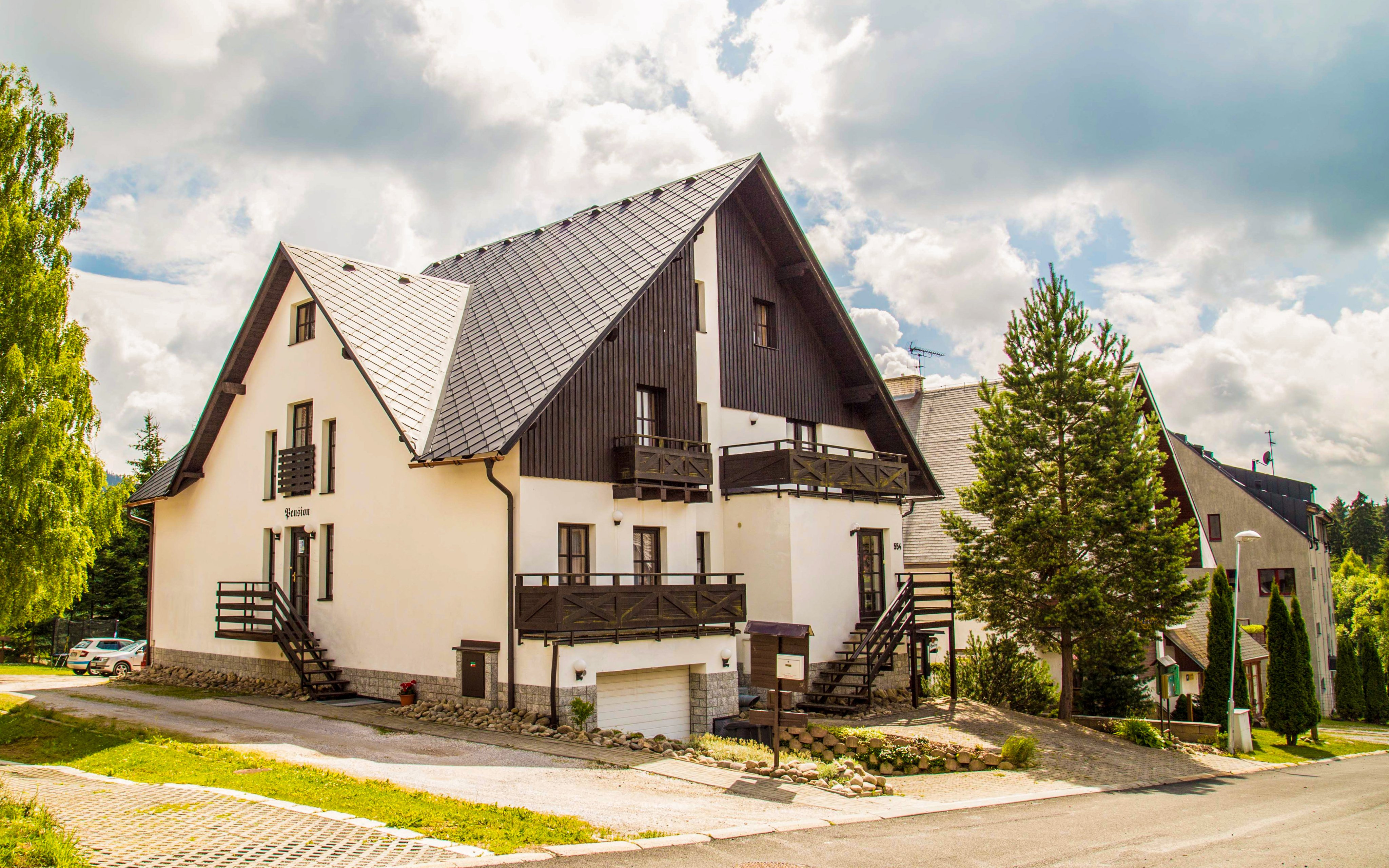 Pobyt w Karkonoszach: Harrachov w pensjonacie U Bernardýna z obiadokolacją i zniżką na tor bobslejowy
Pobyt w Karkonoszach: Harrachov w pensjonacie U Bernardýna z obiadokolacją i zniżką na tor bobslejowy
