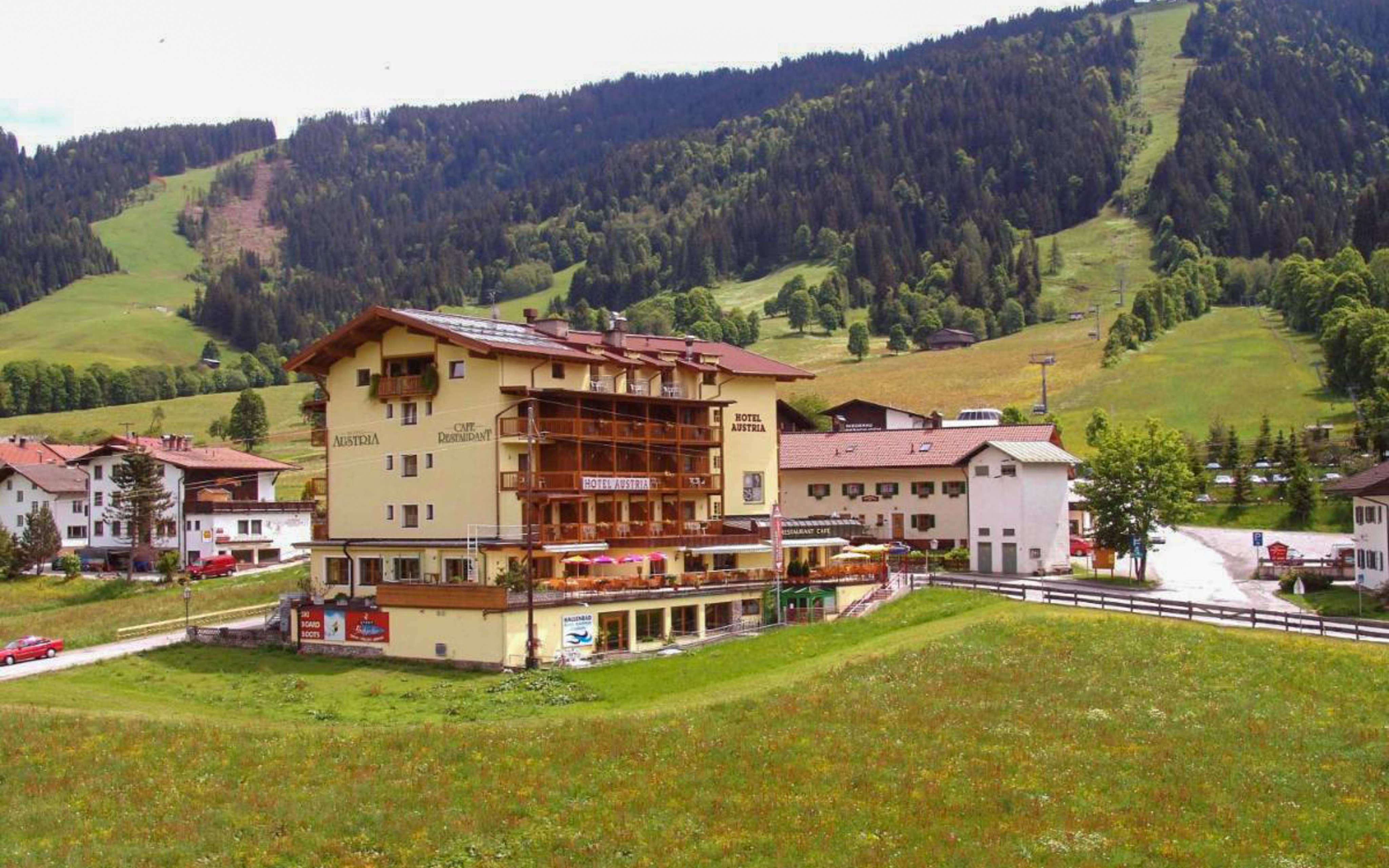 Tyrol w Hotelu Austria *** z obiadokolacją, wstępem do wellness bez limitu (kryty basen i sauny) + zniżki
Tyrol w Hotelu Austria *** z obiadokolacją, wstępem do wellness bez limitu (kryty basen i sauny) + zniżki