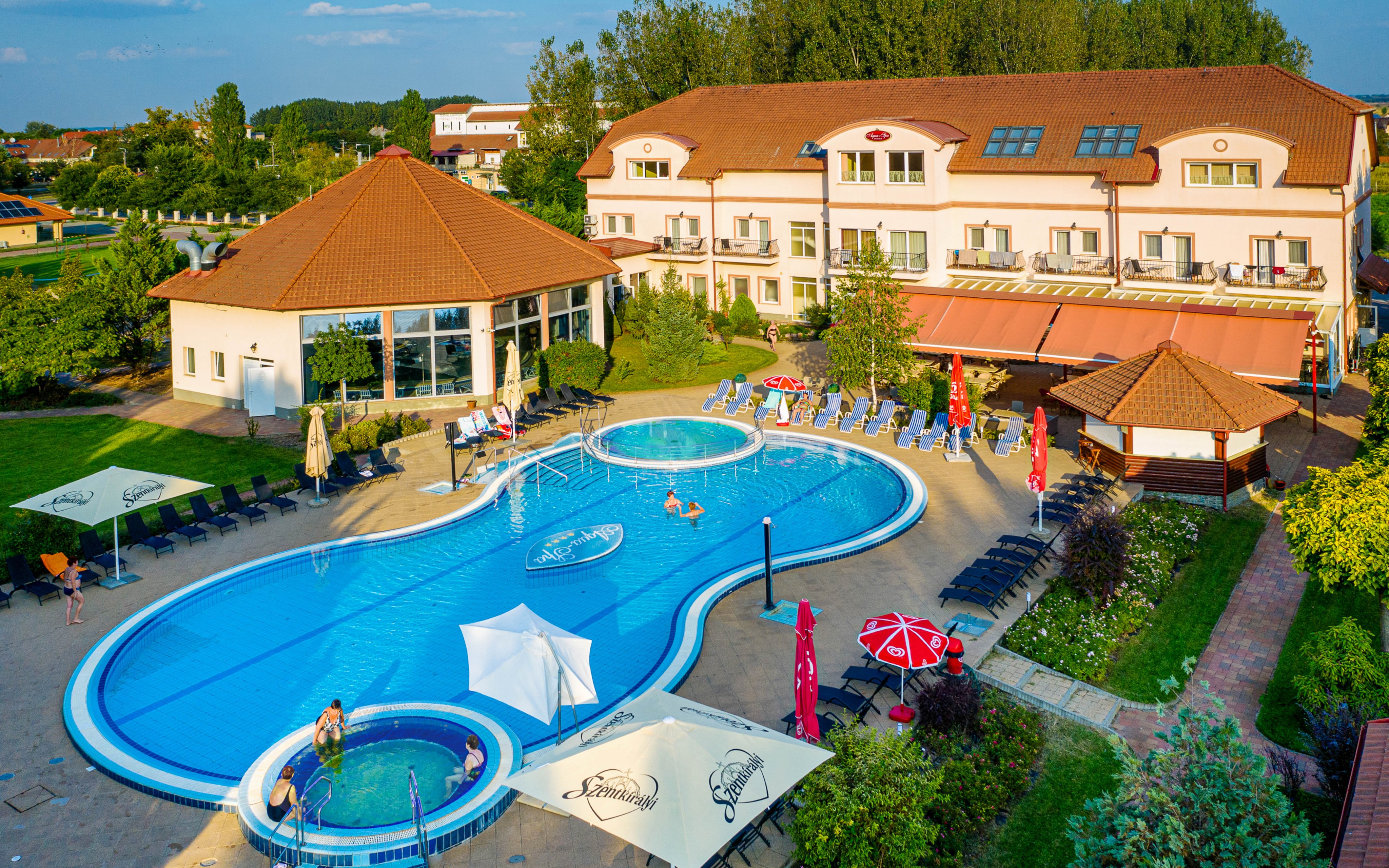 Węgry 200 m od łaźni: Aqua-Spa Konferencia és Wellness Hotel **** z obiadokolacją + centrum wellness
Węgry 200 m od łaźni: Aqua-Spa Konferencia és Wellness Hotel **** z obiadokolacją + centrum wellness