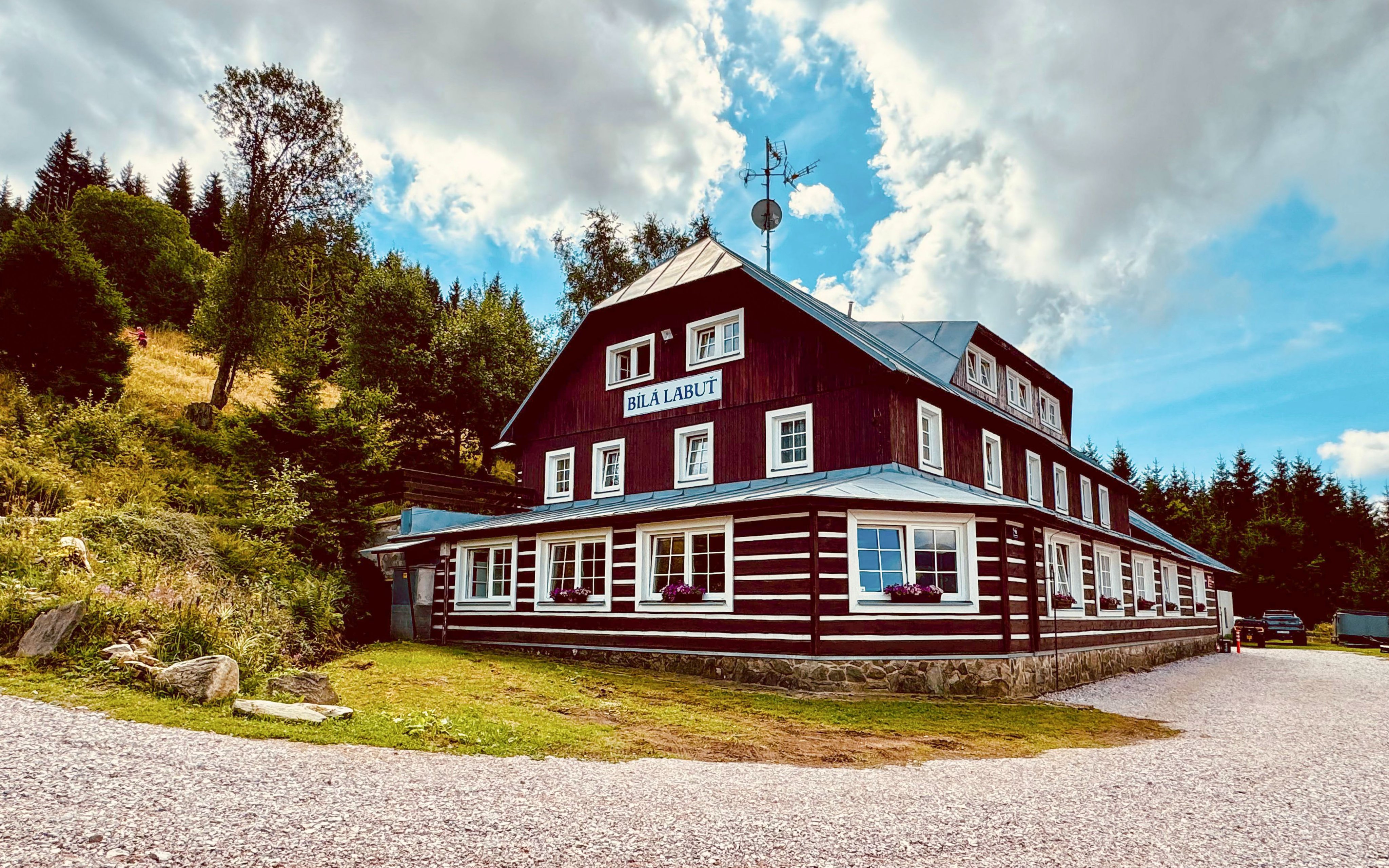 Wakacje w Karkonoszach: Pec pod Śnieżką blisko Horskiej Rubenki i Hotelu Bílá Labut' *** z obiadokolacją
Wakacje w Karkonoszach: Pec pod Śnieżką blisko Horskiej Rubenki i Hotelu Bílá Labut' *** z obiadokolacją