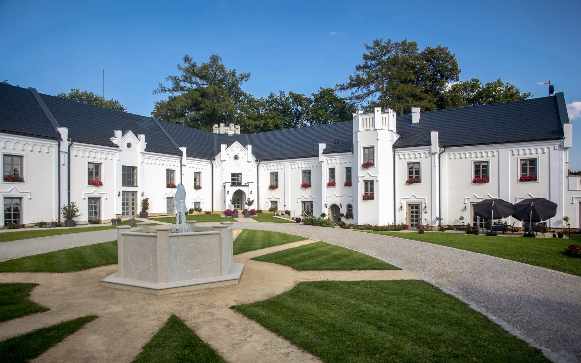 Vysočina w pobliżu Havlíčkův Brod: Wyjątkowy pobyt w zabytkowym zamku Kvasetice ze śniadaniem + Prosecco
Vysočina w pobliżu Havlíčkův Brod: Wyjątkowy pobyt w zabytkowym zamku Kvasetice ze śniadaniem + Prosecco