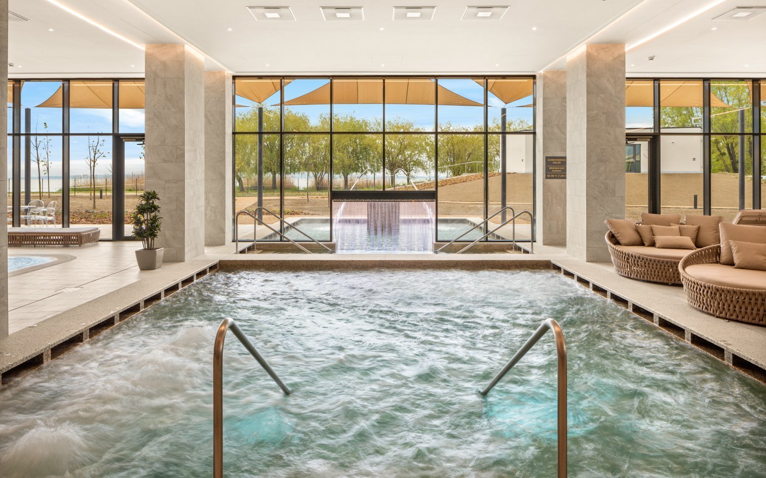 Ekskluzywny pobyt nad Balatonem w Hotelu Sirius ****+ z obiadokolacją i luksusowym wellness + welcome drink
Ekskluzywny pobyt nad Balatonem w Hotelu Sirius ****+ z obiadokolacją i luksusowym wellness + welcome drink