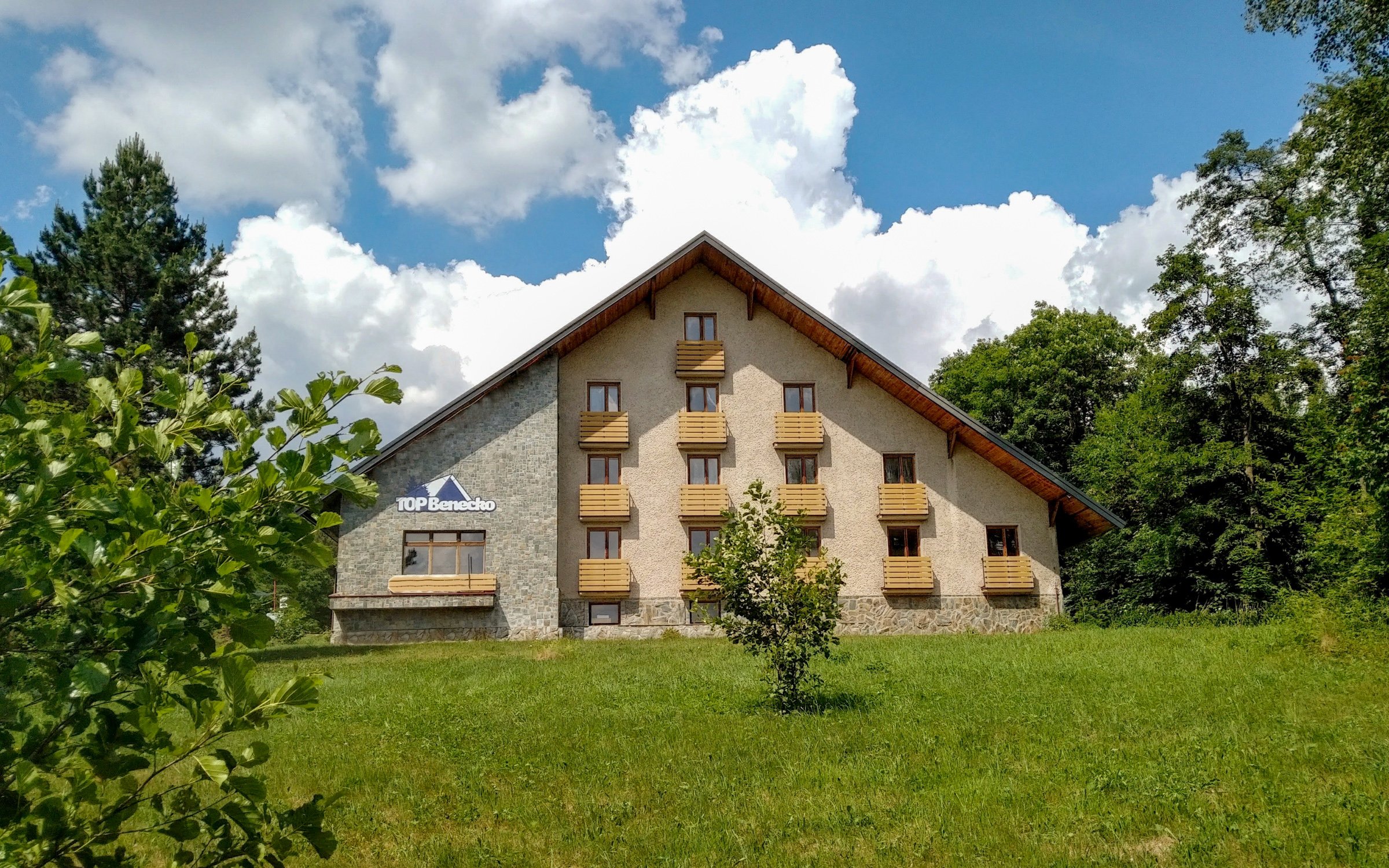 Wakacje w Karkonoszach blisko atrakcji: ProFamily Hotel Top Benecko *** ze śniadaniem/obiadokolacją + wellness
Wakacje w Karkonoszach blisko atrakcji: ProFamily Hotel Top Benecko *** ze śniadaniem/obiadokolacją + wellness