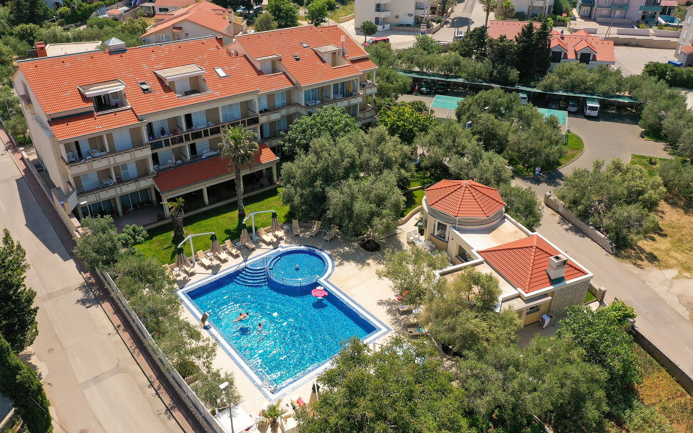 Chorwacja: Pag 3 km od plaży Zrće w apartamencie dla 2 do 4 osób w Aparthotel Resort Trcol **** z basenem
Chorwacja: Pag 3 km od plaży Zrće w apartamencie dla 2 do 4 osób w Aparthotel Resort Trcol **** z basenem