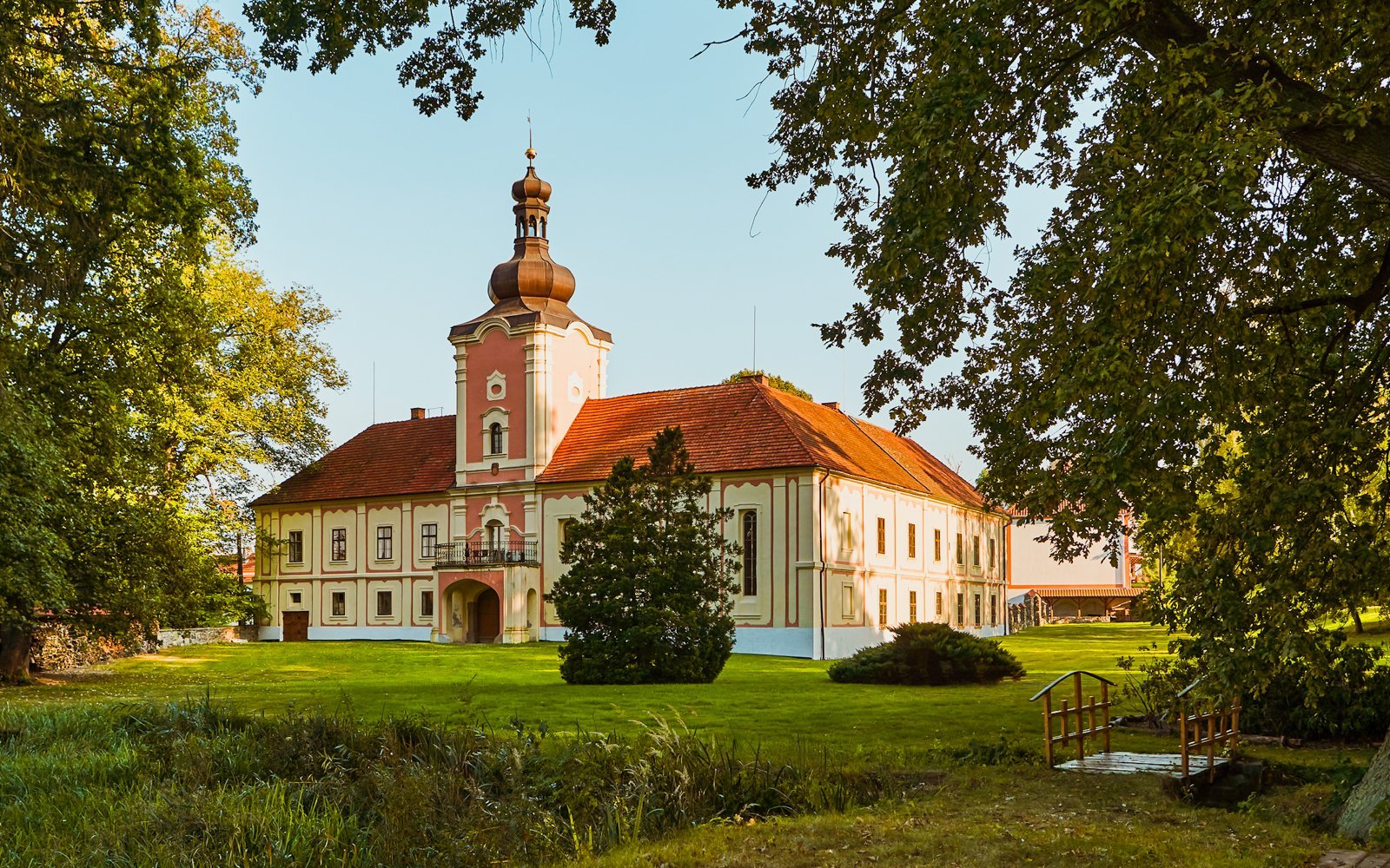 Pobyt w pobliżu Pragi w rodzinnym zamku Lešany w jednym ze stylowych pokoi + śniadanie w formie bufetu
Pobyt w pobliżu Pragi w rodzinnym zamku Lešany w jednym ze stylowych pokoi + śniadanie w formie bufetu