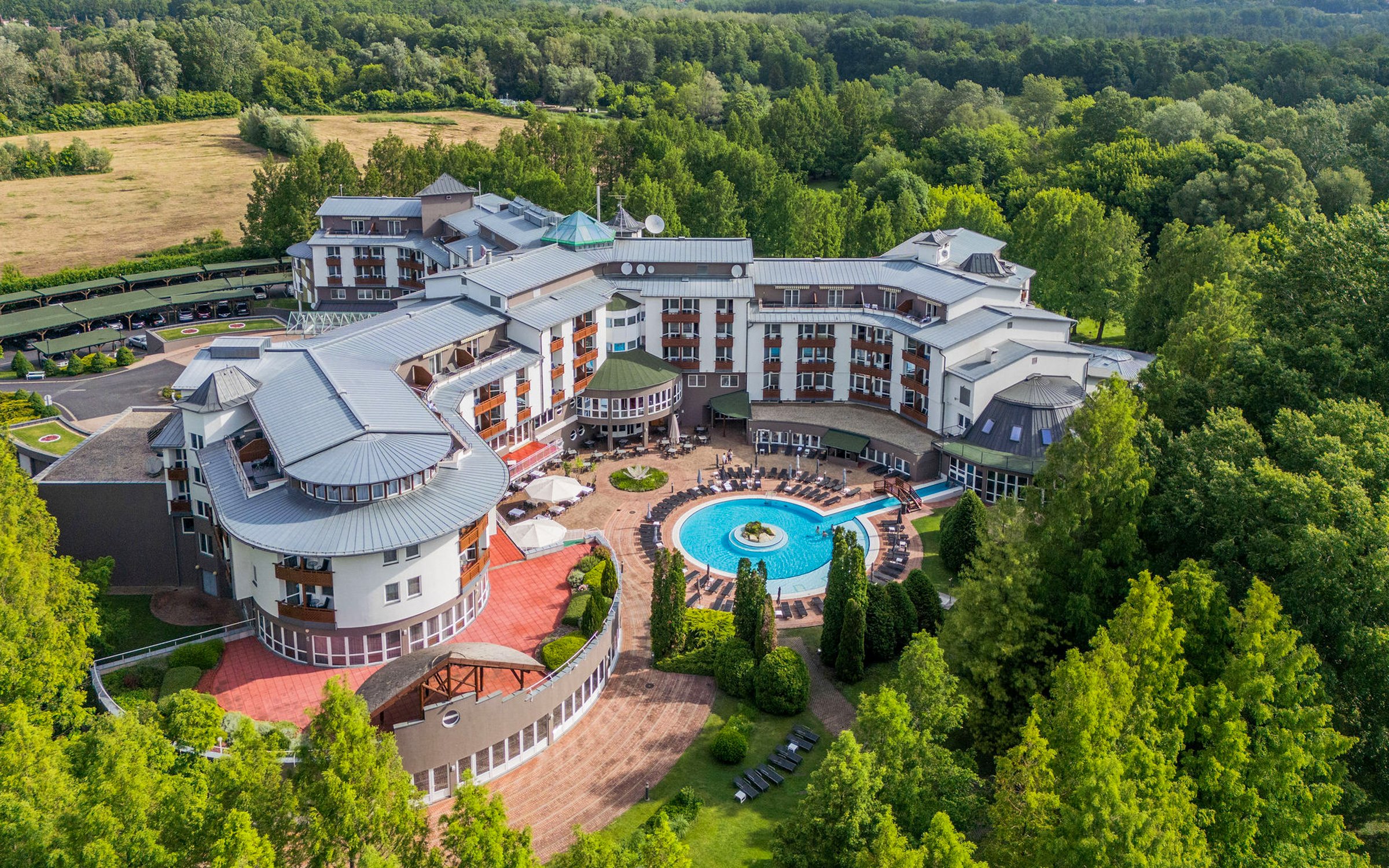 Hévíz: Luksusowy pobyt w 5* Lotus Therme Hotel & Spa z obiadokolacjami, termalnym wellness i światem saun
Hévíz: Luksusowy pobyt w 5* Lotus Therme Hotel & Spa z obiadokolacjami, termalnym wellness i światem saun