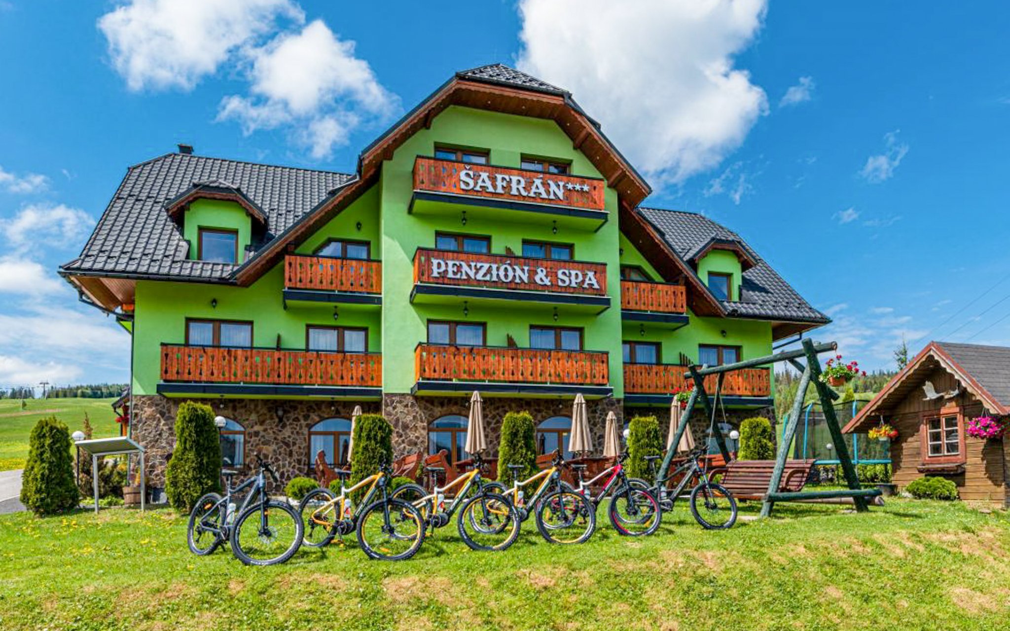 Tatry Bielskie: pobyt w przytulnym pensjonacie Šafrán ze śniadaniem i wellness (jacuzzi, sauny) + plac zabaw
Tatry Bielskie: pobyt w przytulnym pensjonacie Šafrán ze śniadaniem i wellness (jacuzzi, sauny) + plac zabaw