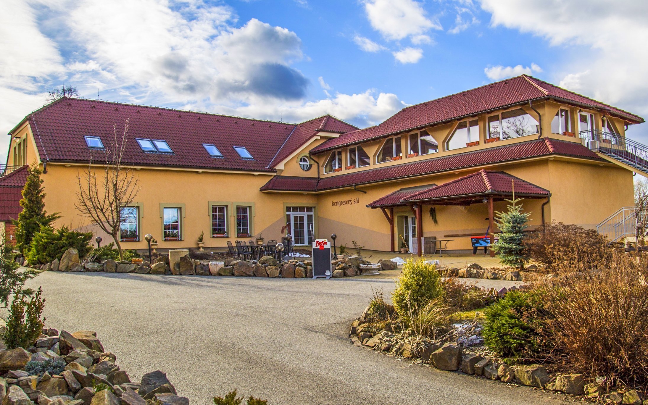Południowe Morawy blisko Vyškova: Hotel Allvet *** w dawnym letnim Pałacu ze śniadaniem/obiadokolacją + sport
Południowe Morawy blisko Vyškova: Hotel Allvet *** w dawnym letnim Pałacu ze śniadaniem/obiadokolacją + sport