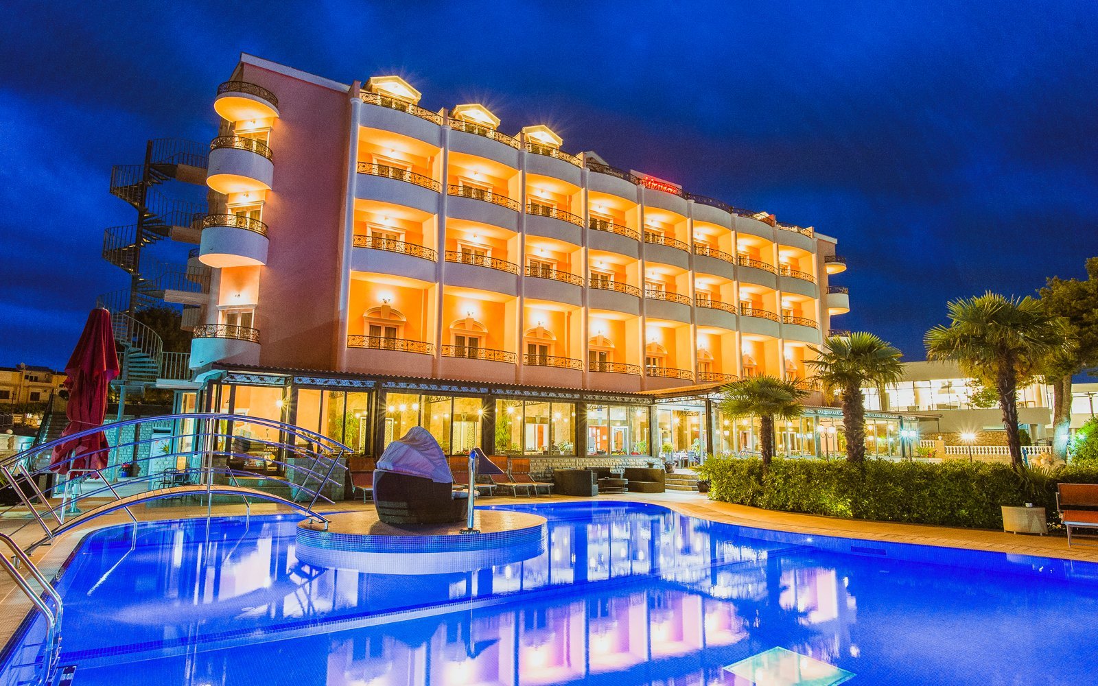 Vodice tylko 200 metrów od plaży w Hotelu Miramare **** ze śniadaniem lub obiadokolacją + dziecko gratis
Vodice tylko 200 metrów od plaży w Hotelu Miramare **** ze śniadaniem lub obiadokolacją + dziecko gratis