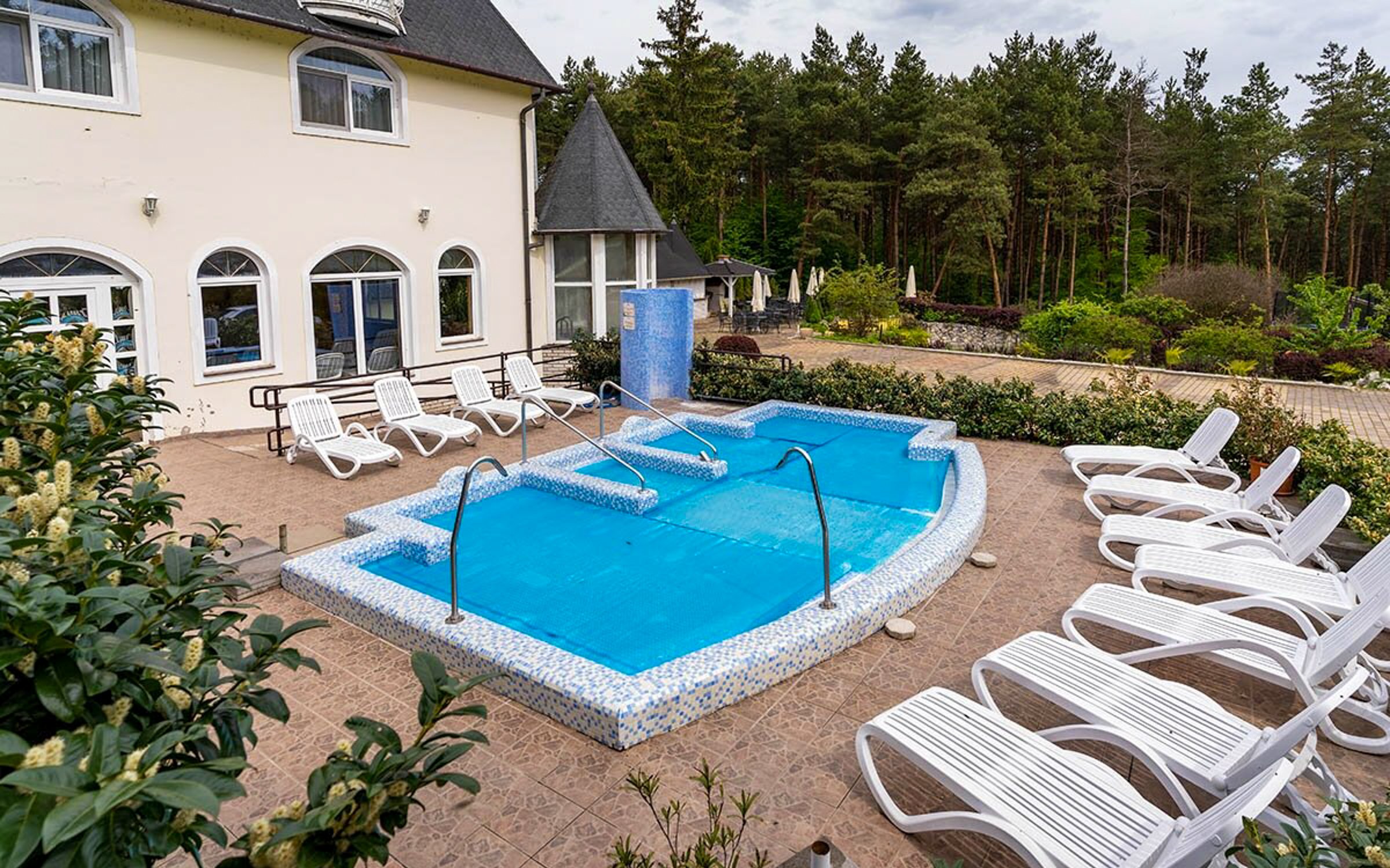 Węgry blisko granicy trzech krajów i kąpielisk termalnych: Gosztola Gyöngye Hotel z obiadokolacją i wellness
Węgry blisko granicy trzech krajów i kąpielisk termalnych: Gosztola Gyöngye Hotel z obiadokolacją i wellness