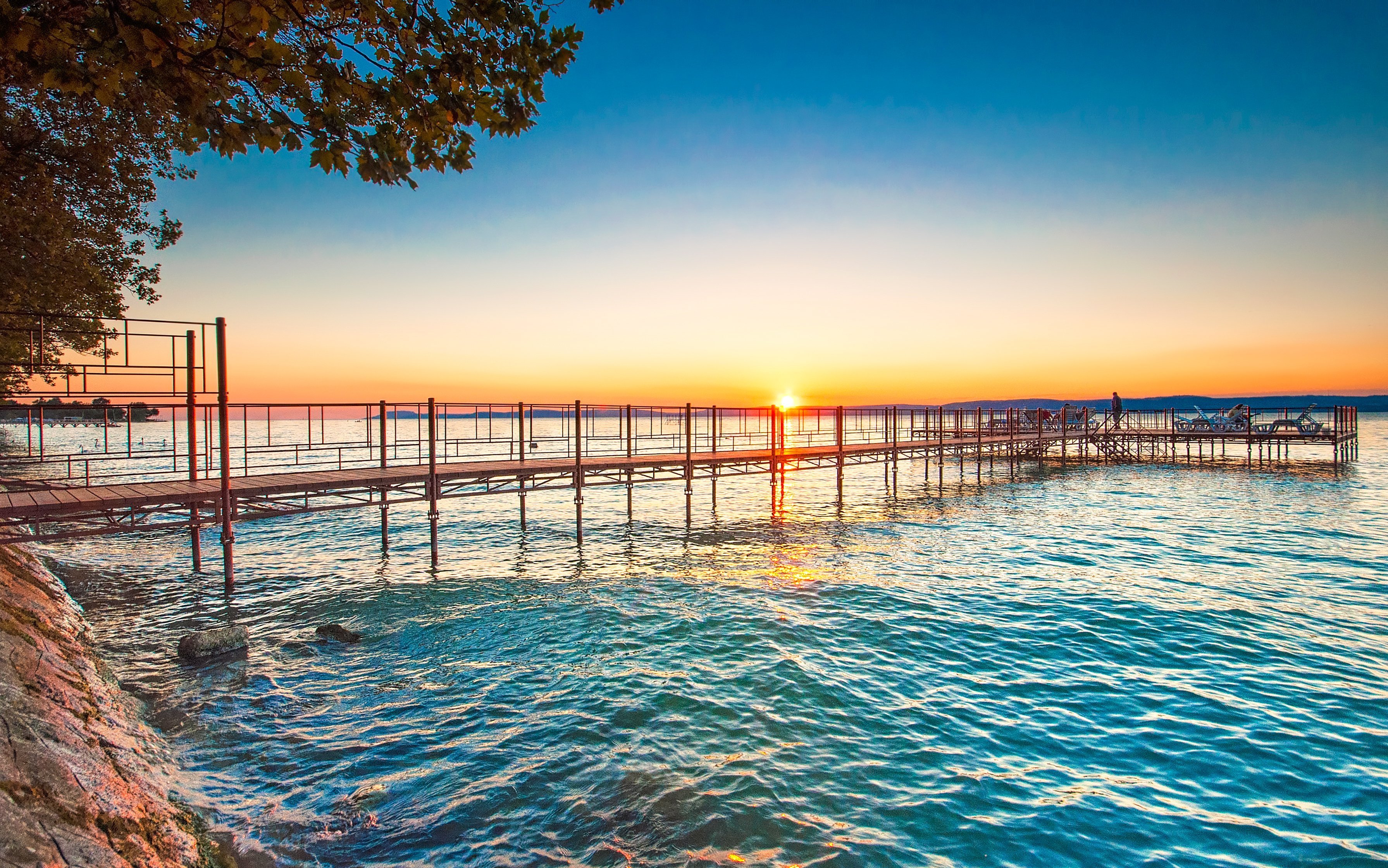Węgry, zaledwie 100 metrów od brzegu Balatonu i w pobliżu spa: Hotel Nostra *** ze śniadaniem + ogród
Węgry, zaledwie 100 metrów od brzegu Balatonu i w pobliżu spa: Hotel Nostra *** ze śniadaniem + ogród