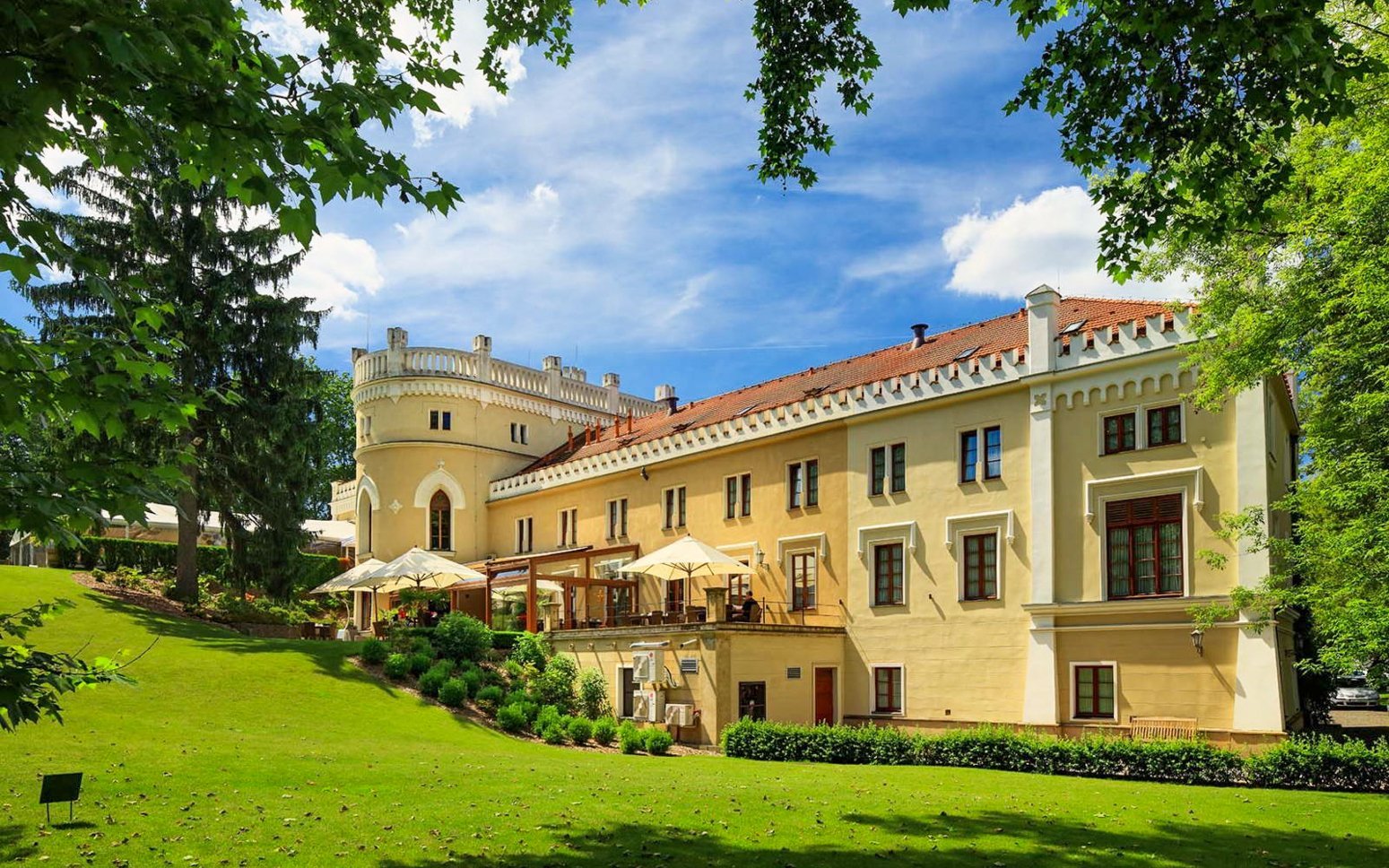 Pobyt na obrzeżach Pragi w luksusowym Chateau St. Havel **** ze śniadaniem, szampanem i prywatnym jacuzzi
Pobyt na obrzeżach Pragi w luksusowym Chateau St. Havel **** ze śniadaniem, szampanem i prywatnym jacuzzi