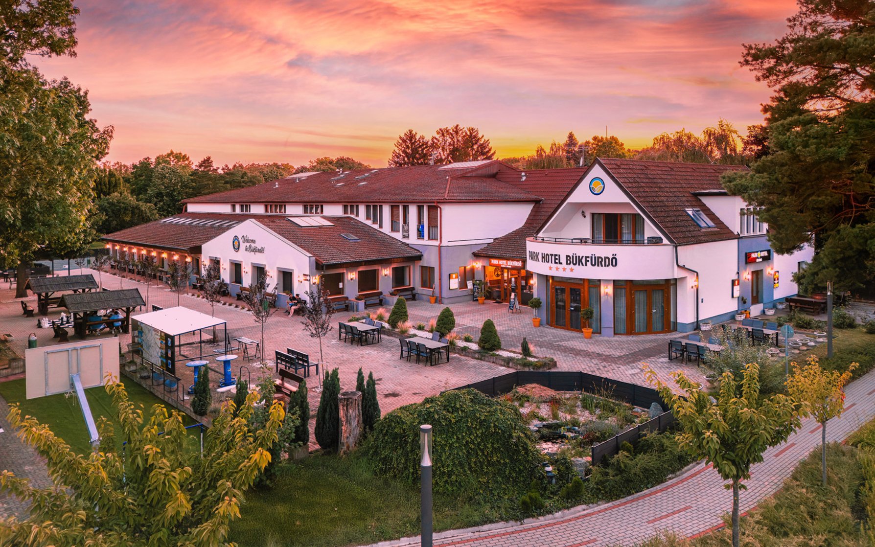 Bük in Park Hotel Bükfürdő **** obok łaźni termalnych ze śniadaniem lub obiadokolacją i wstęp do sauny
Bük in Park Hotel Bükfürdő **** obok łaźni termalnych ze śniadaniem lub obiadokolacją i wstęp do sauny