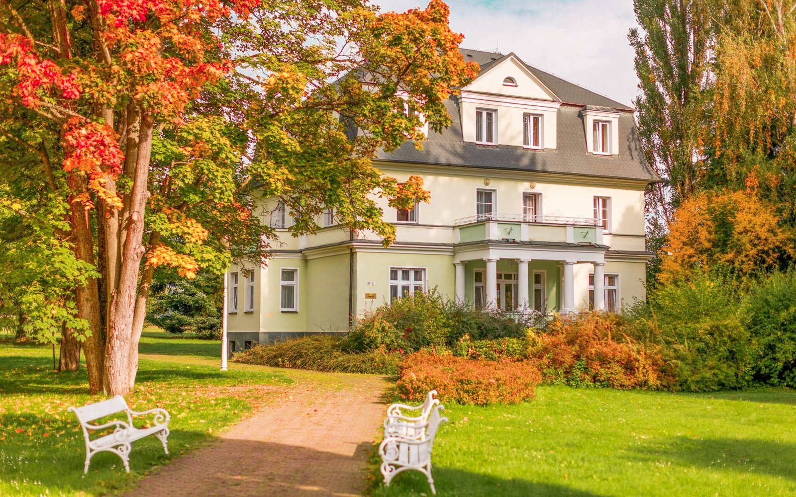 Konstantynowe Łaźnie: domy uzdrowiskowe Mánes, Palacký i Purkyně z obiadokolacją i wellness i procedurami
Konstantynowe Łaźnie: domy uzdrowiskowe Mánes, Palacký i Purkyně z obiadokolacją i wellness i procedurami