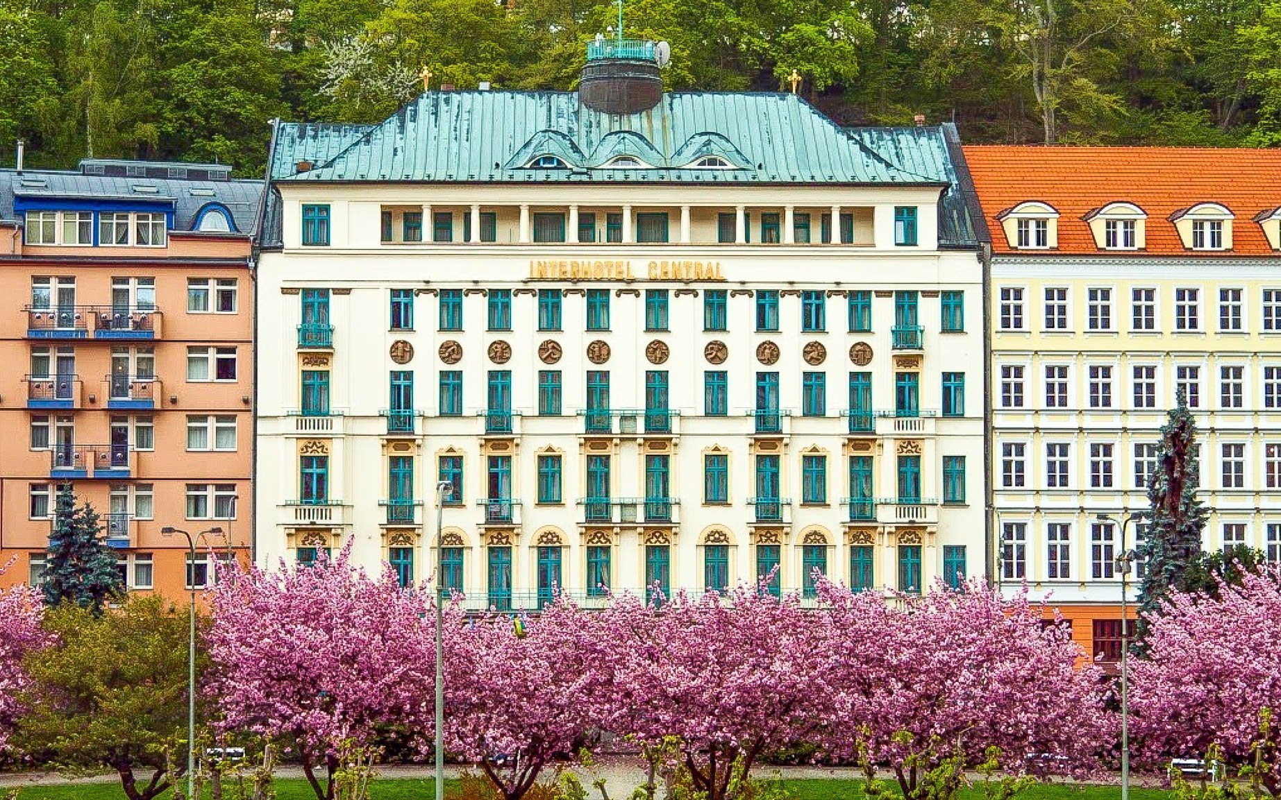 Karlowe Wary: Luksusowy Interhotel Central **** z obiadokolacjami, basenem i jacuzzi bez ograniczeń + zabiegi i atrakcje
Karlowe Wary: Luksusowy Interhotel Central **** z obiadokolacjami, basenem i jacuzzi bez ograniczeń + zabiegi i atrakcje