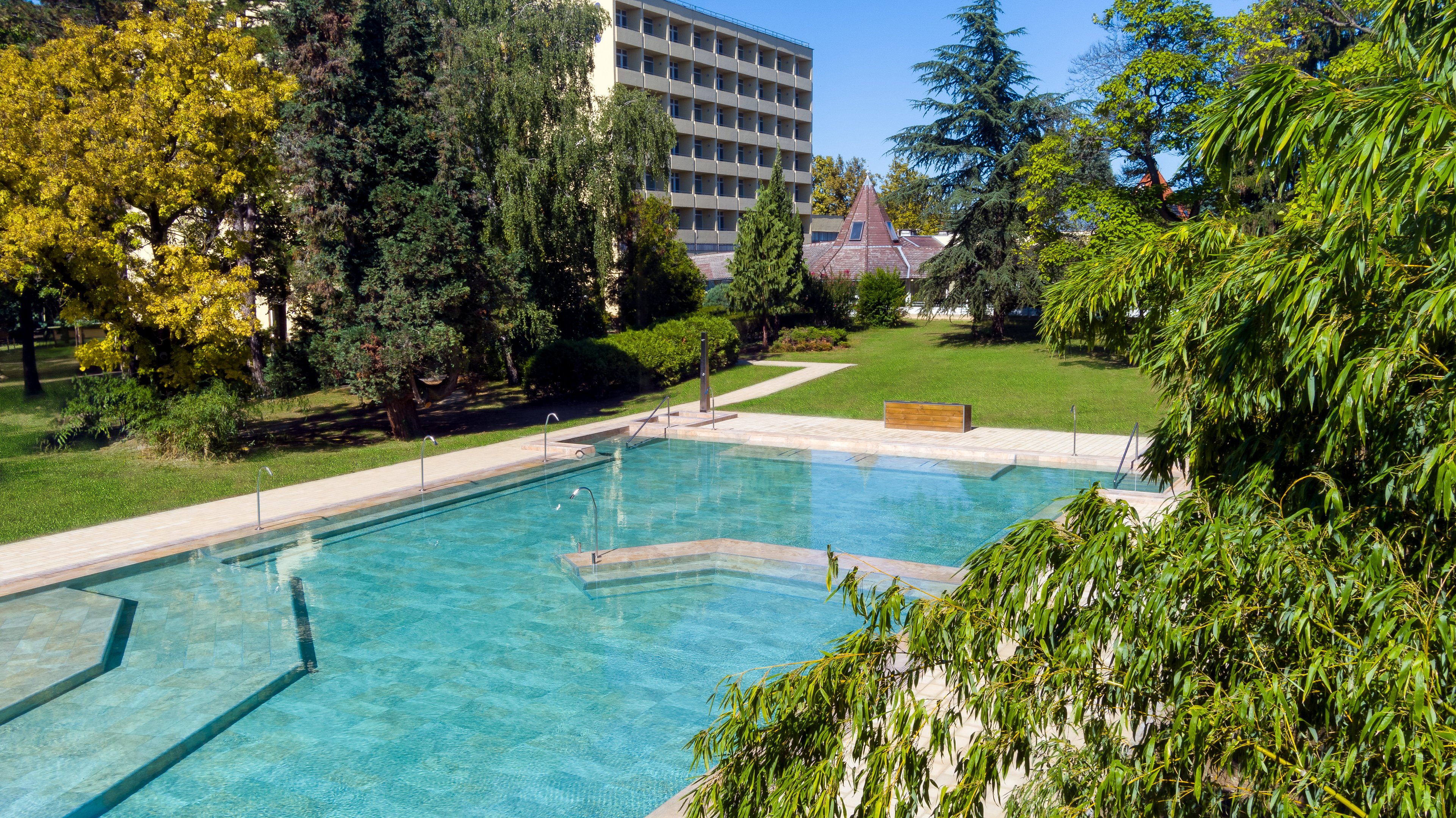 Hévíz 1,5 km od jeziora termalnego: 4* Hunguest Hotel Helios z all inclusive, basenami, saunami i jaskinią
Hévíz 1,5 km od jeziora termalnego: 4* Hunguest Hotel Helios z all inclusive, basenami, saunami i jaskinią