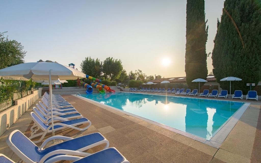 Wakacje nad Lago di Garda, zabytki i parki rozrywki: Camping Fontanelle **** z obiadokolacją i basenem
Wakacje nad Lago di Garda, zabytki i parki rozrywki: Camping Fontanelle **** z obiadokolacją i basenem