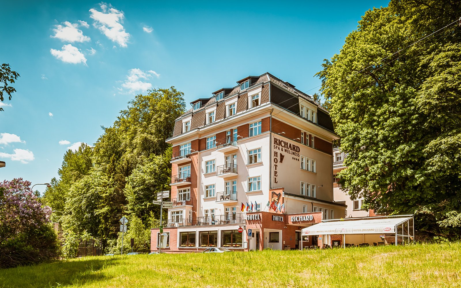 Mariańskie Łaźnie: Hotel Richard **** z krytym basenem , aż 6 zabiegów, kuracja pitna i obiadokolacje
Mariańskie Łaźnie: Hotel Richard **** z krytym basenem , aż 6 zabiegów, kuracja pitna i obiadokolacje