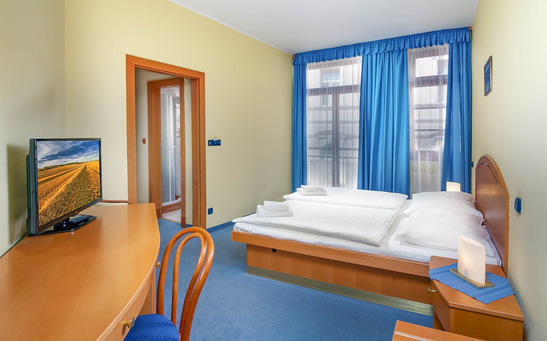 Karlowe Wary: 8 dni w Hotelu Růže **** z 15 zabiegami leczniczymi, wstęp do łaźni Elżbiety + pełne wyżywienie
Karlowe Wary: 8 dni w Hotelu Růže **** z 15 zabiegami leczniczymi, wstęp do łaźni Elżbiety + pełne wyżywienie