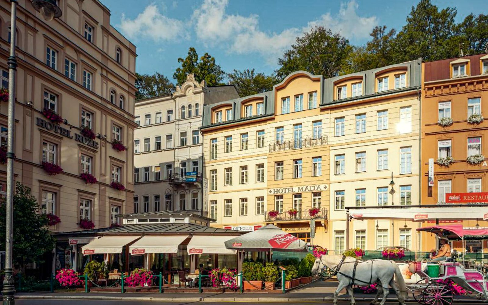 Karlowe Wary: 8 dni w Hotelu Malta **** z dostępem do Łaźni Elżbiety + 15 zabiegów spa i pełnym wyżywieniem
Karlowe Wary: 8 dni w Hotelu Malta **** z dostępem do Łaźni Elżbiety + 15 zabiegów spa i pełnym wyżywieniem