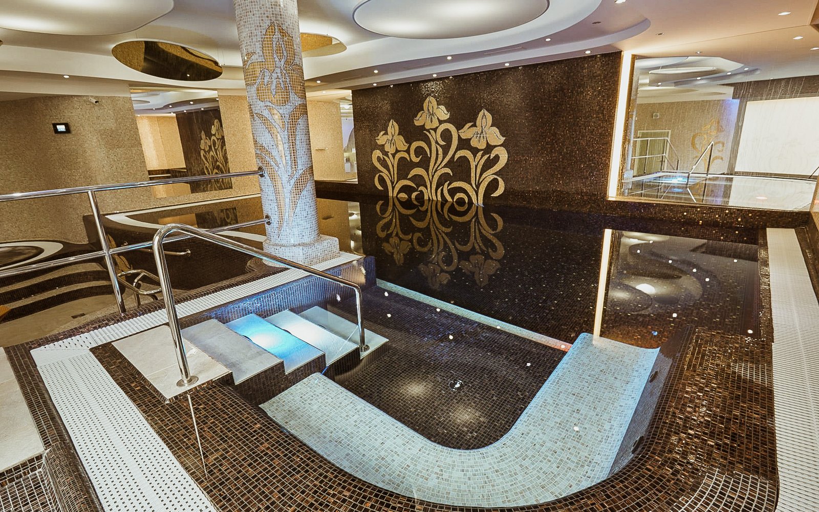 Karlowe Wary w centrum: 4* Spa Hotel IRIS z nielimitowanym wellness, basenem, zabiegami i obiadokolacje
Karlowe Wary w centrum: 4* Spa Hotel IRIS z nielimitowanym wellness, basenem, zabiegami i obiadokolacje