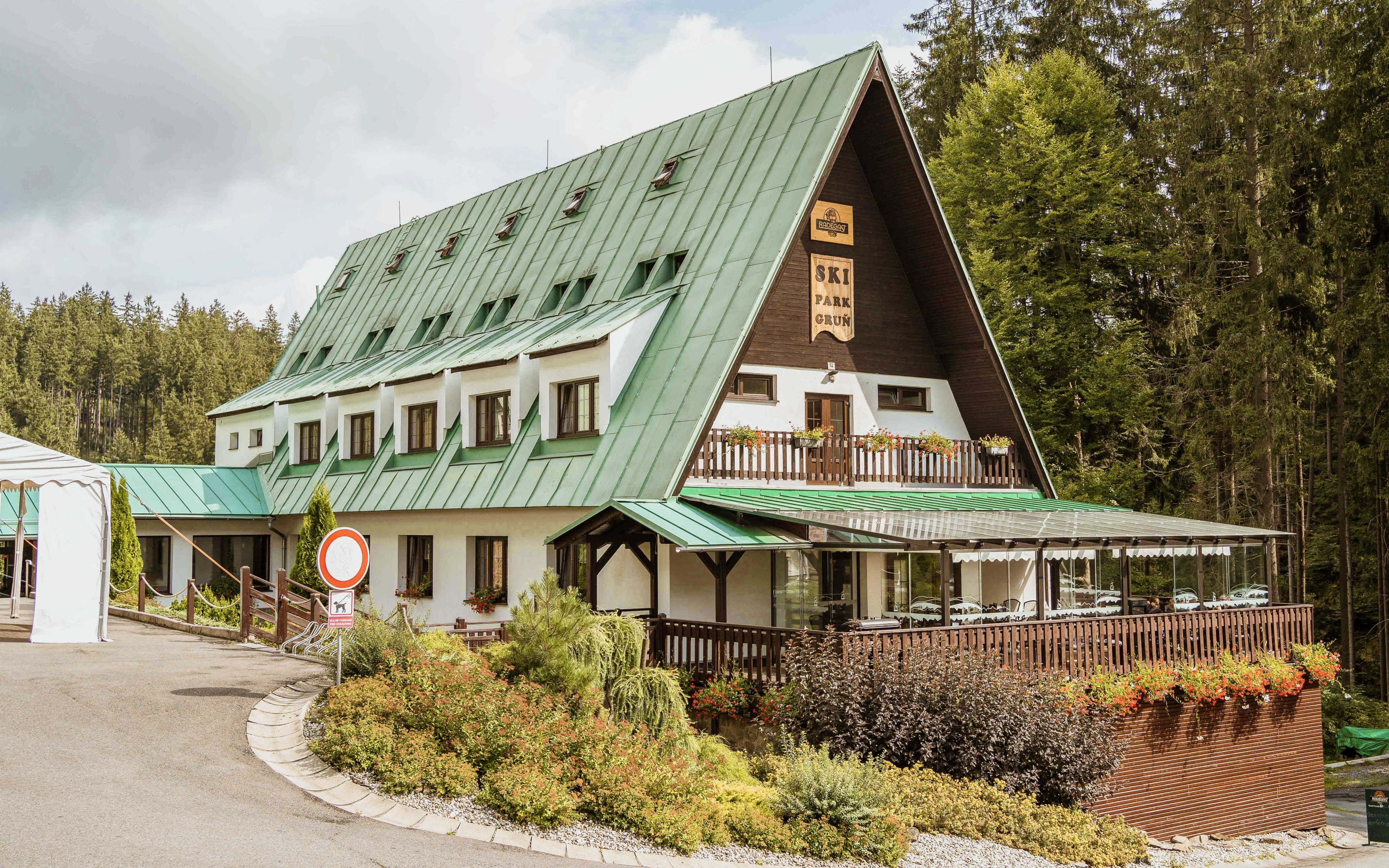 OChK Beskidy w pobliżu Pusteven: Staré Hamry w Ski Parku Gruň ze śniadaniem, sauną i kąpielą w beczce
OChK Beskidy w pobliżu Pusteven: Staré Hamry w Ski Parku Gruň ze śniadaniem, sauną i kąpielą w beczce