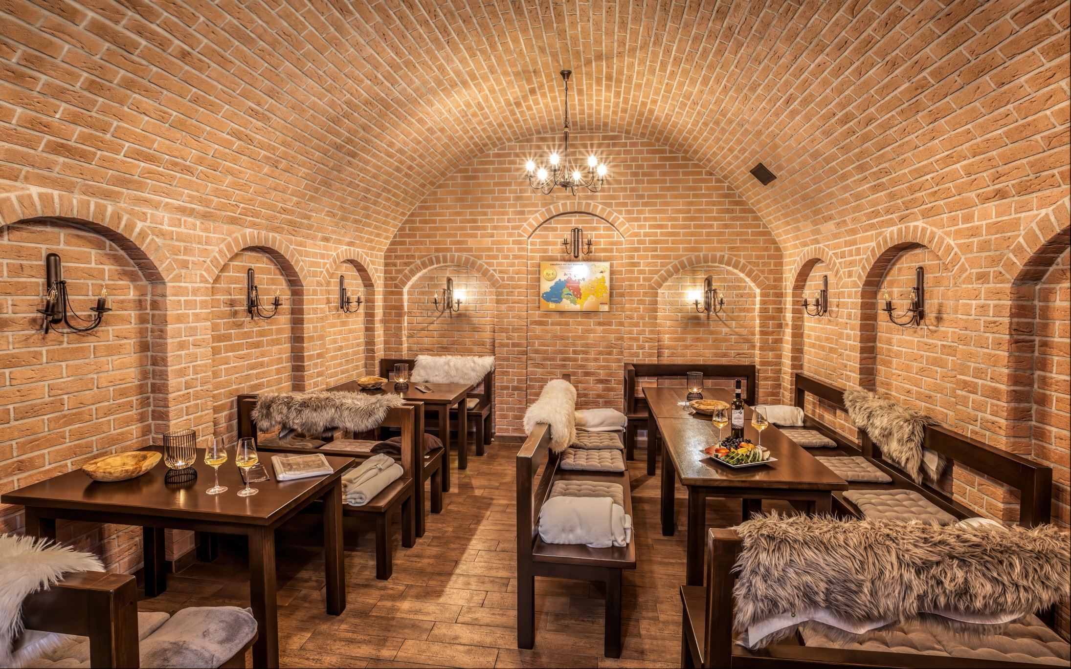 Slovácko: Pobyt w Bzencu w pobliżu Zamku w Hotelu Lidový dům *** butelka wina i degustacja wina, obiadokolacja
Slovácko: Pobyt w Bzencu w pobliżu Zamku w Hotelu Lidový dům *** butelka wina i degustacja wina, obiadokolacja