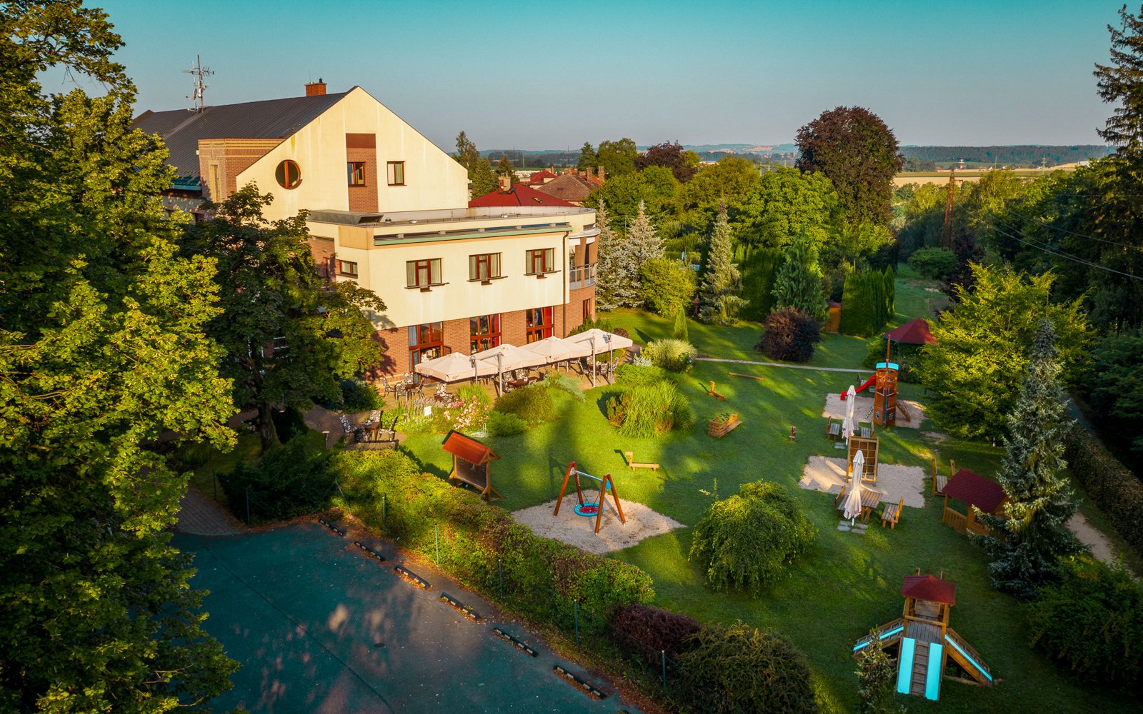 Góry Orlickie w luksusowym hotelu April Panorama **** z obiadokolacją, wellness i welcome drinkiem
Góry Orlickie w luksusowym hotelu April Panorama **** z obiadokolacją, wellness i welcome drinkiem