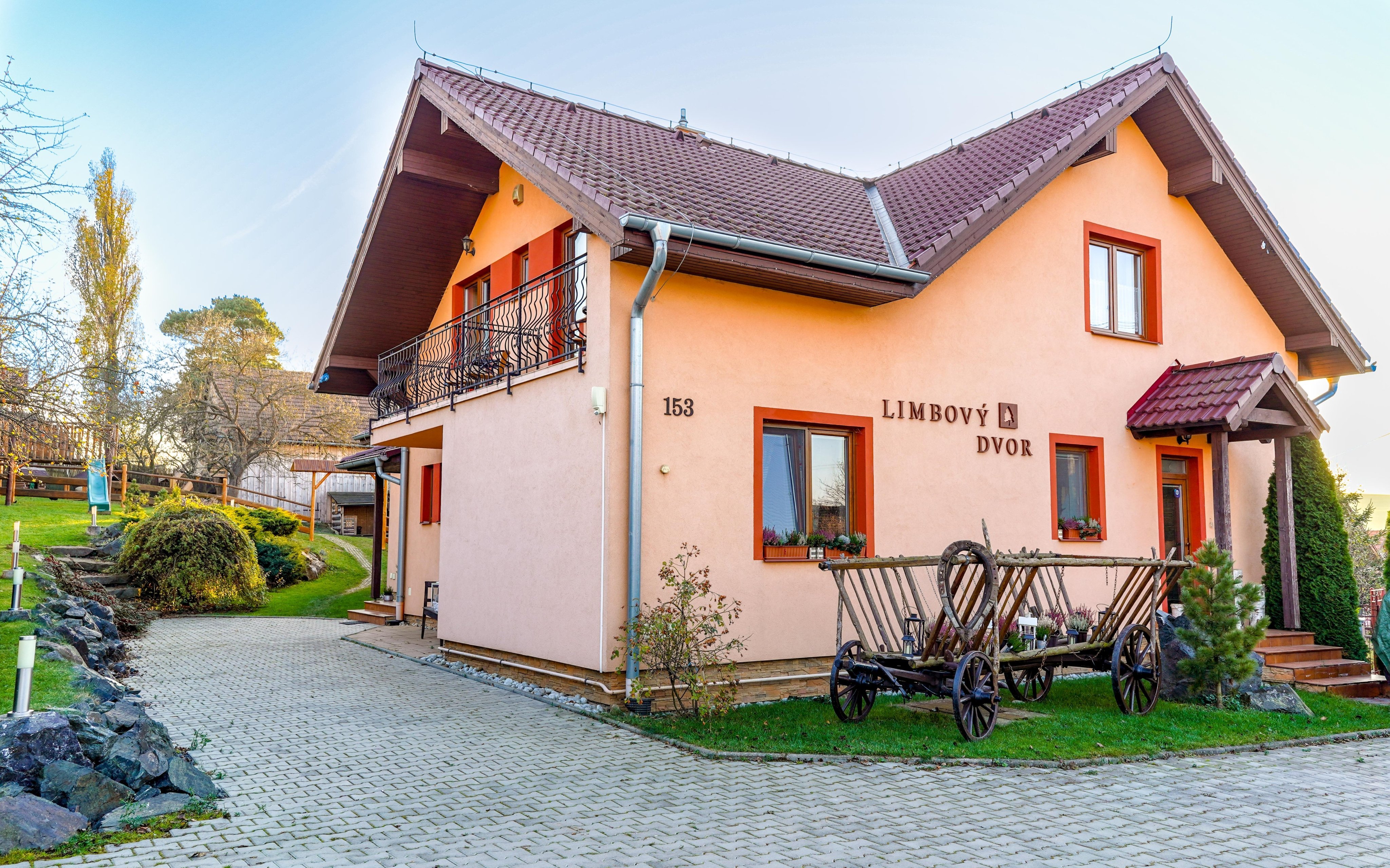 Tatry Wysokie: Pensjonat Limbový dwór ze śniadaniem, butelką wina i zniżką do term i Tricklandii + wino i kawa
Tatry Wysokie: Pensjonat Limbový dwór ze śniadaniem, butelką wina i zniżką do term i Tricklandii + wino i kawa