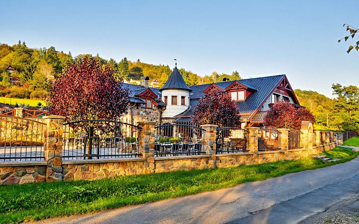 Posázaví: Romantyczny pobyt w Hotelu Kaliště *** ze śniadaniem lub obiadokolacją, odkrytym basenem
Posázaví: Romantyczny pobyt w Hotelu Kaliště *** ze śniadaniem lub obiadokolacją, odkrytym basenem
