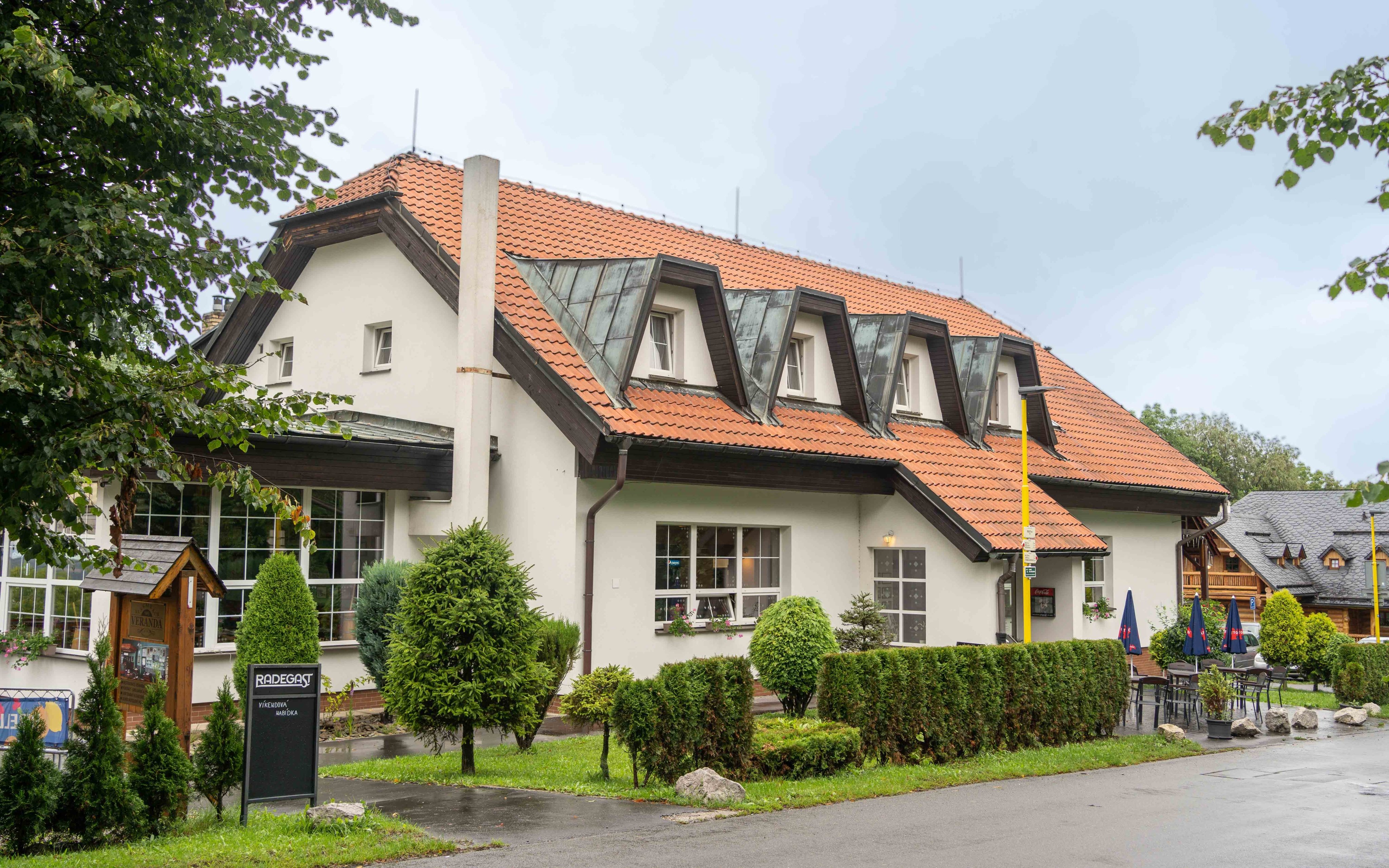 OChK Beskidy: Nový Jičín w Hotelu Na Skalkách ze śniadaniem lub obiadokolacją, butelką wina musującego
OChK Beskidy: Nový Jičín w Hotelu Na Skalkách ze śniadaniem lub obiadokolacją, butelką wina musującego