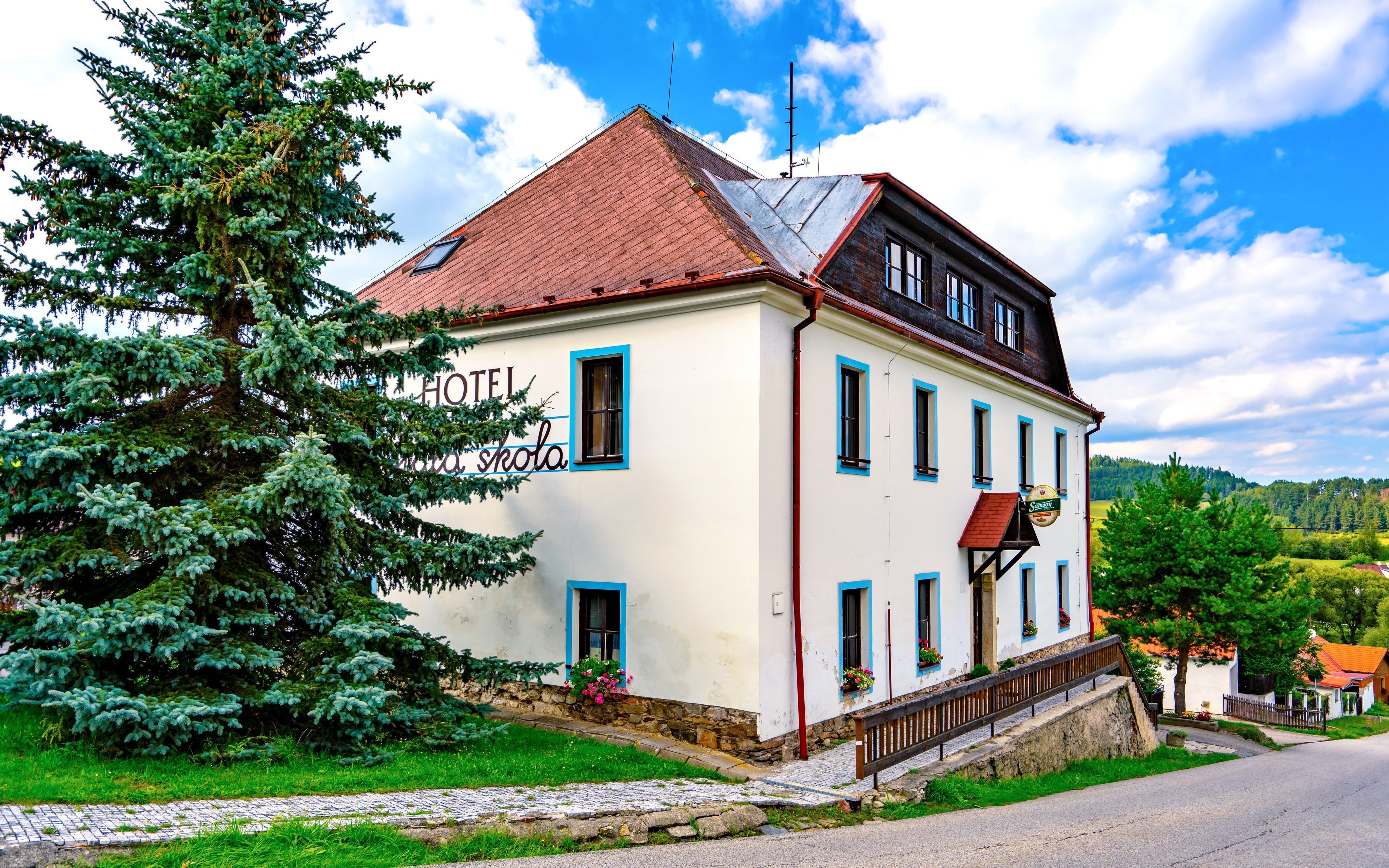 Lipno: Hotel Stará Škola na Šumave ze śniadaniem, prywatnym wellness, wypożyczalnią rowerów + wino a muzeum
Lipno: Hotel Stará Škola na Šumave ze śniadaniem, prywatnym wellness, wypożyczalnią rowerów + wino a muzeum
