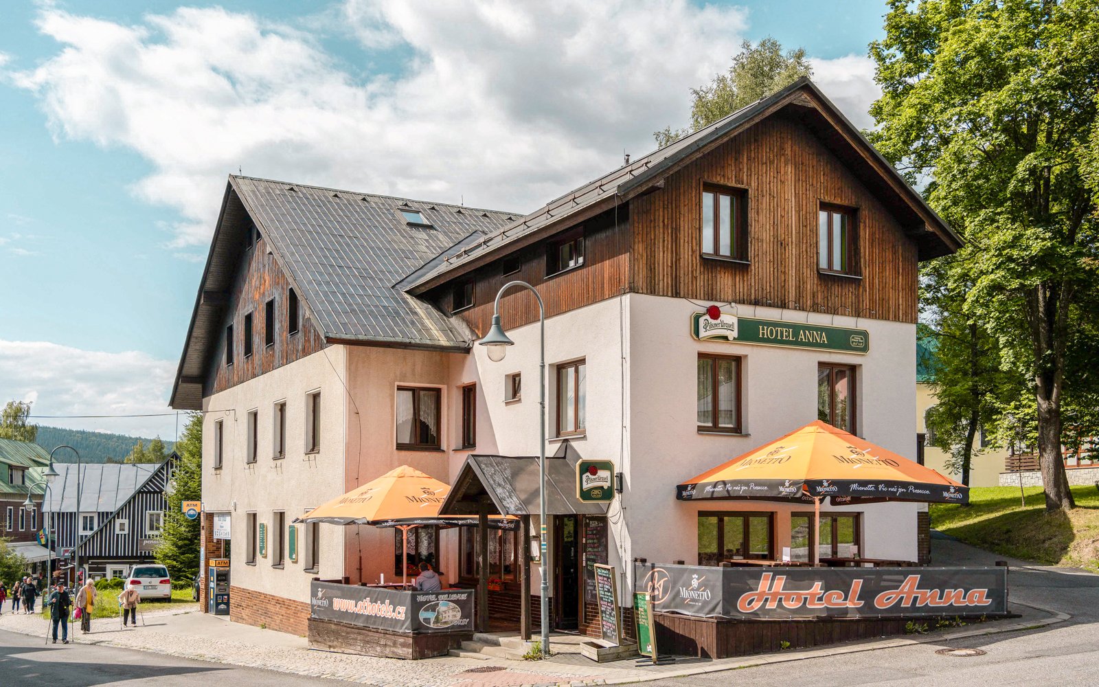 Karkonosze: Harrachov w Hotelu Anna *** z pyszną obiadokolacją + zniżka na wellness łaźnie rzymskie i masaże
Karkonosze: Harrachov w Hotelu Anna *** z pyszną obiadokolacją + zniżka na wellness łaźnie rzymskie i masaże