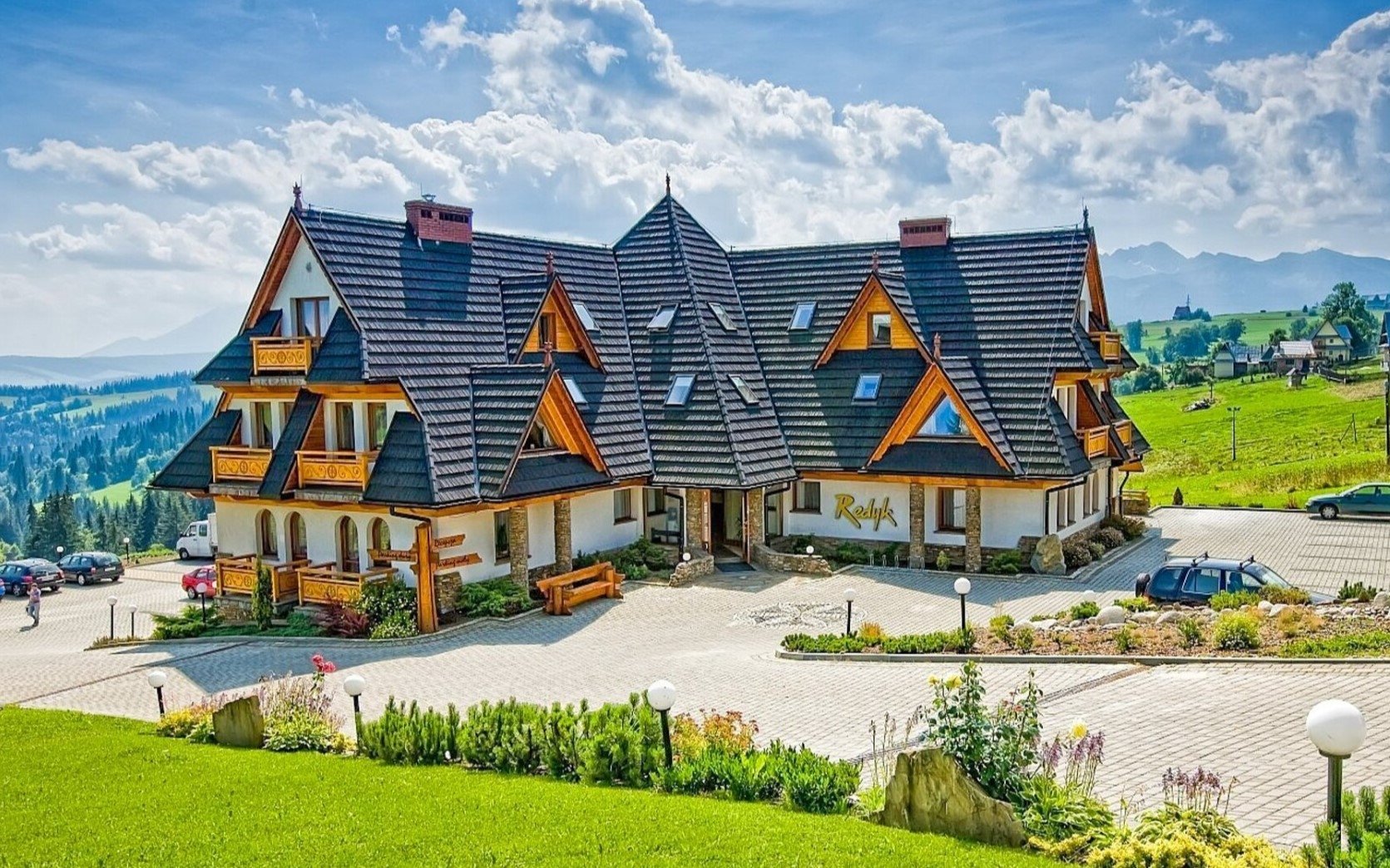 Tatry w pobliżu Parku Narodowego: Hotel Redyk Ski&Relax *** z obiadokolacją, wellness + zniżki do term
Tatry w pobliżu Parku Narodowego: Hotel Redyk Ski&Relax *** z obiadokolacją, wellness + zniżki do term
