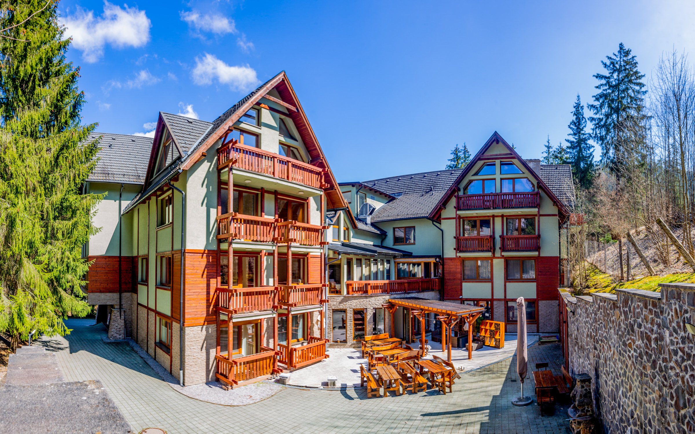 NP Velká Fatra: Rużomberok w Apartamentowcu Fatrapark ze śniadaniem, welcome drinkiem i kawą + zniżka na masaż
NP Velká Fatra: Rużomberok w Apartamentowcu Fatrapark ze śniadaniem, welcome drinkiem i kawą + zniżka na masaż
