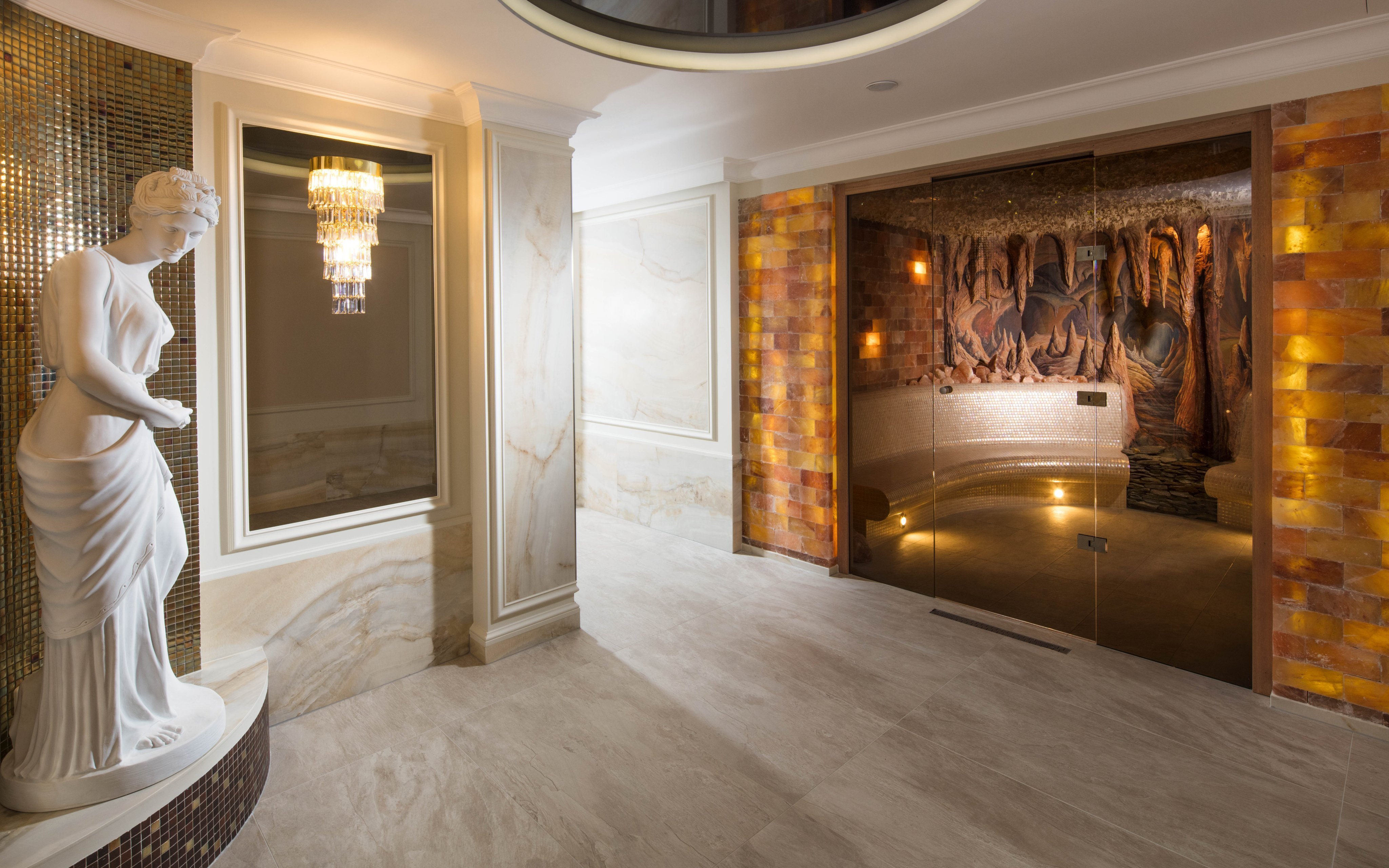 Luksusowy pobyt w Mariańskich Łaźniach w Hotelu Excelsior **** aż z 14 zabiegami, wellness + obiadokolacje
Luksusowy pobyt w Mariańskich Łaźniach w Hotelu Excelsior **** aż z 14 zabiegami, wellness + obiadokolacje