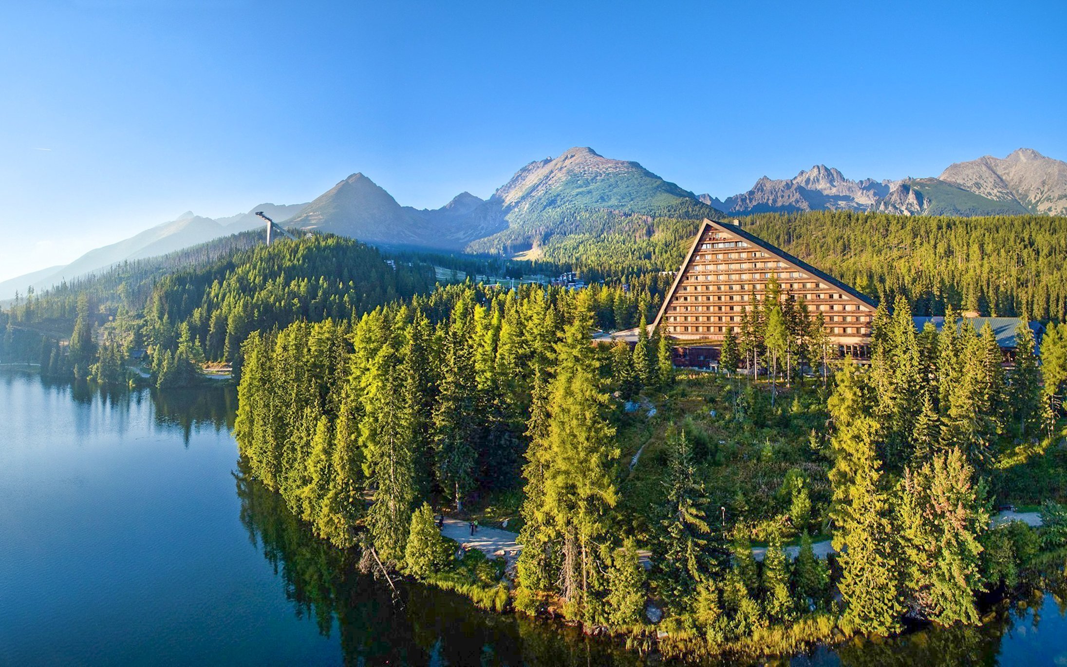 Wysokie Tatry z widokiem na Jezioro Szczyrbskie: Hotel Patria **** z nielimitowanym wellness + obiadokolacja
Wysokie Tatry z widokiem na Jezioro Szczyrbskie: Hotel Patria **** z nielimitowanym wellness + obiadokolacja