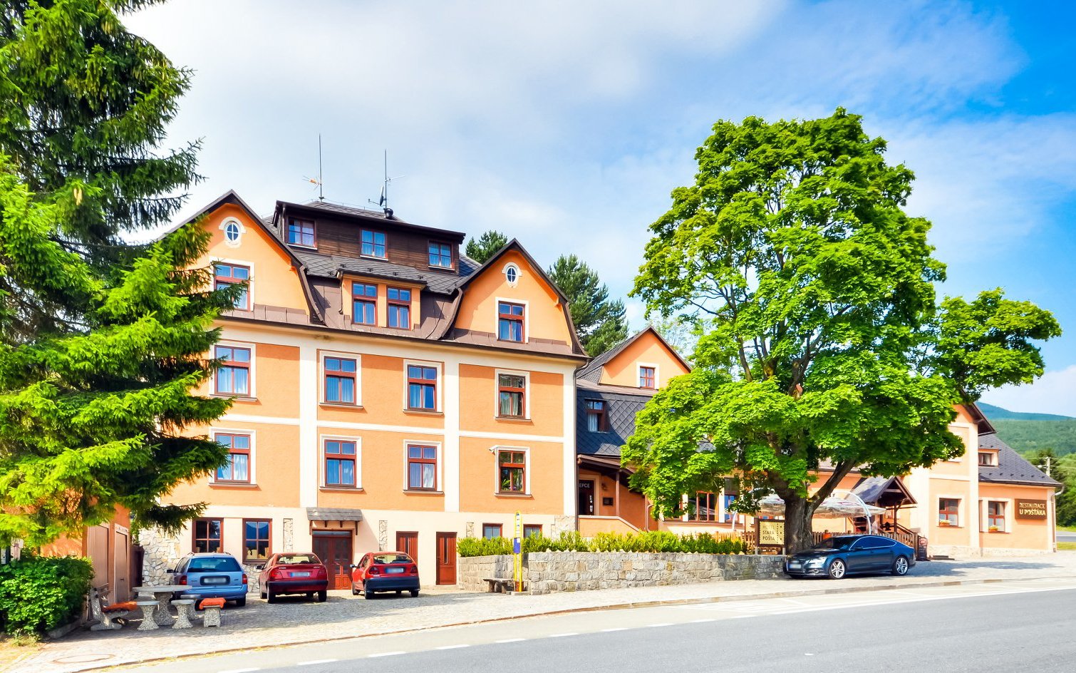 Hrubý Jeseník w Hotelu Stará Pošta *** ze śniadaniem, baseny, sauna, zajęcia sportowe i plac zabaw
Hrubý Jeseník w Hotelu Stará Pošta *** ze śniadaniem, baseny, sauna, zajęcia sportowe i plac zabaw