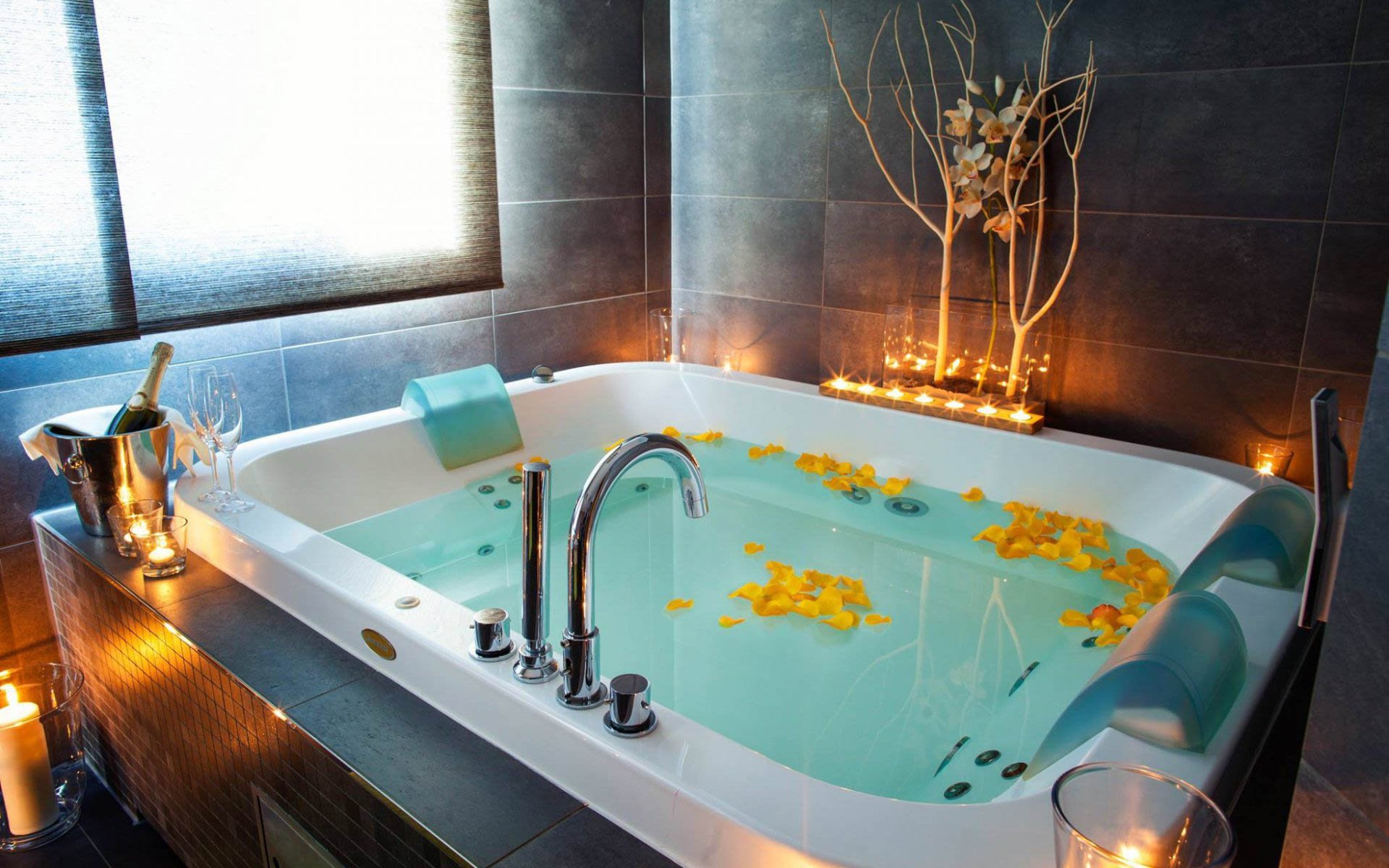 Czeskie Beskidy: Valašské Meziříčí w rodzinnym Hotelu Abacia **** ze śniadaniem i wstęp do wellness i fitness
Czeskie Beskidy: Valašské Meziříčí w rodzinnym Hotelu Abacia **** ze śniadaniem i wstęp do wellness i fitness