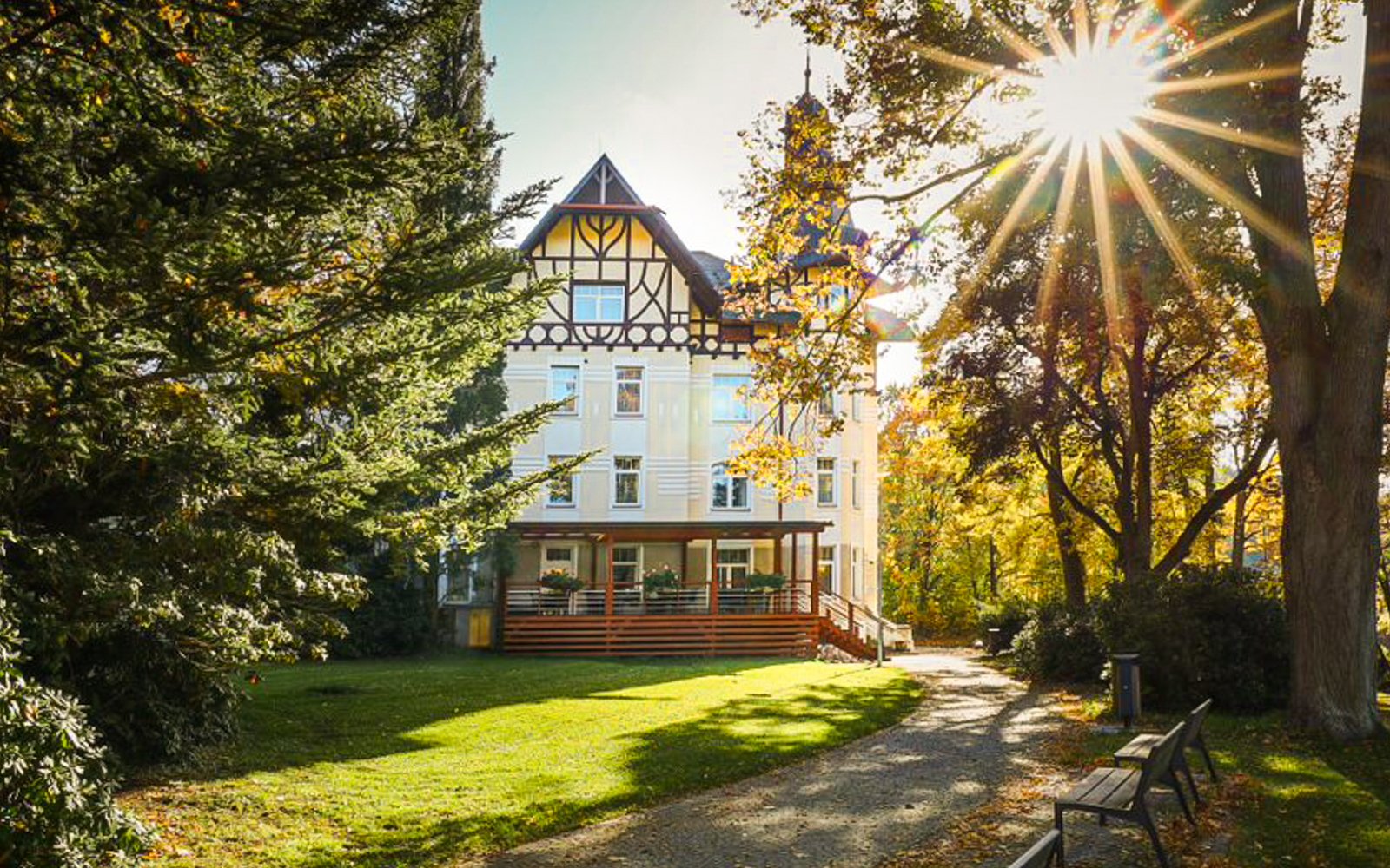 Jeseníky w willi Grohmann **** ze śniadaniem lub obiadokolacją i centrum wellness, saunami i kominkiem
Jeseníky w willi Grohmann **** ze śniadaniem lub obiadokolacją i centrum wellness, saunami i kominkiem