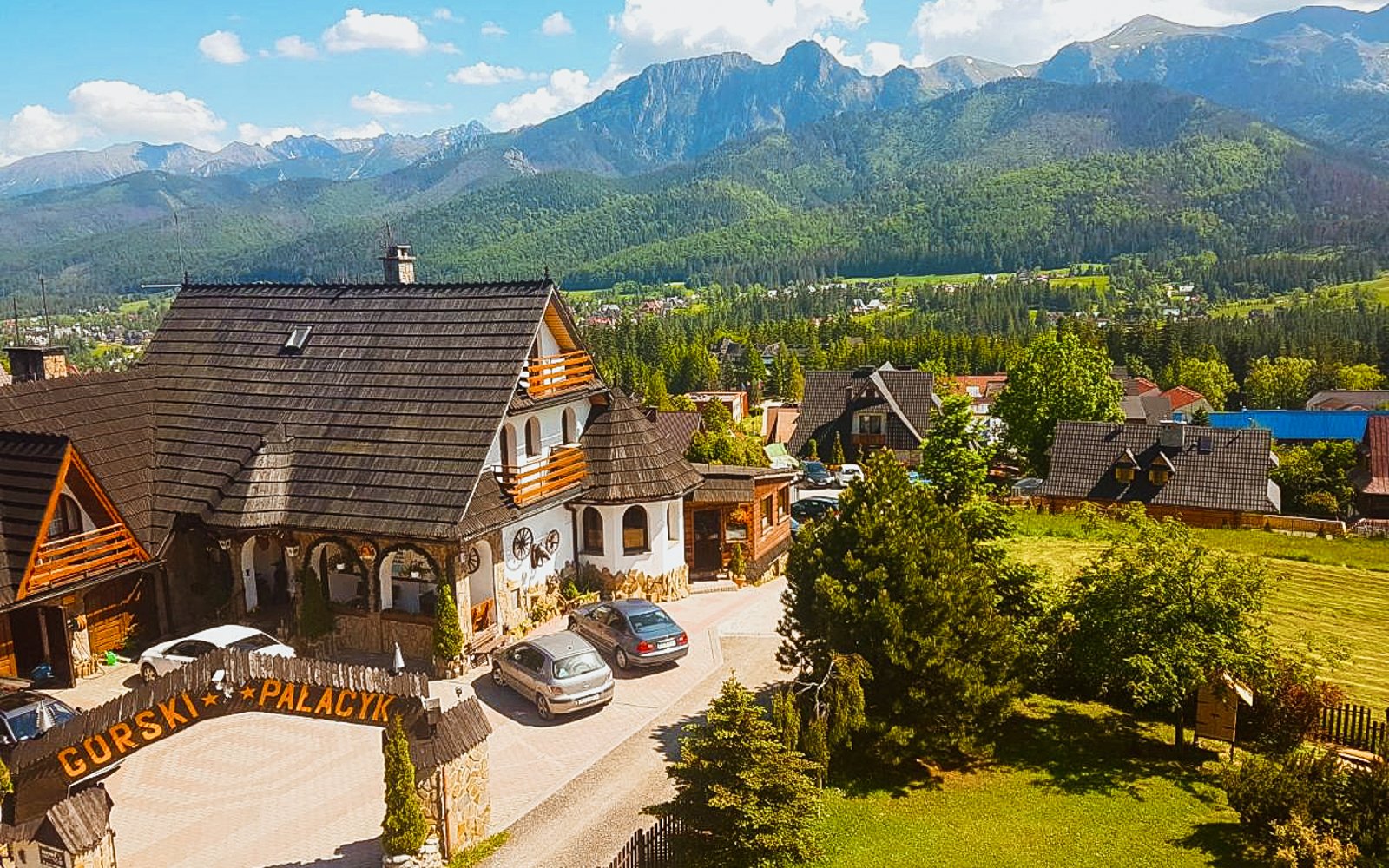 Tatry koło Zakopanego: Kompleks Górski Pałacyk *** ze śniadaniem/obiadokolacją i zniżką do łaźni
Tatry koło Zakopanego: Kompleks Górski Pałacyk *** ze śniadaniem/obiadokolacją i zniżką do łaźni