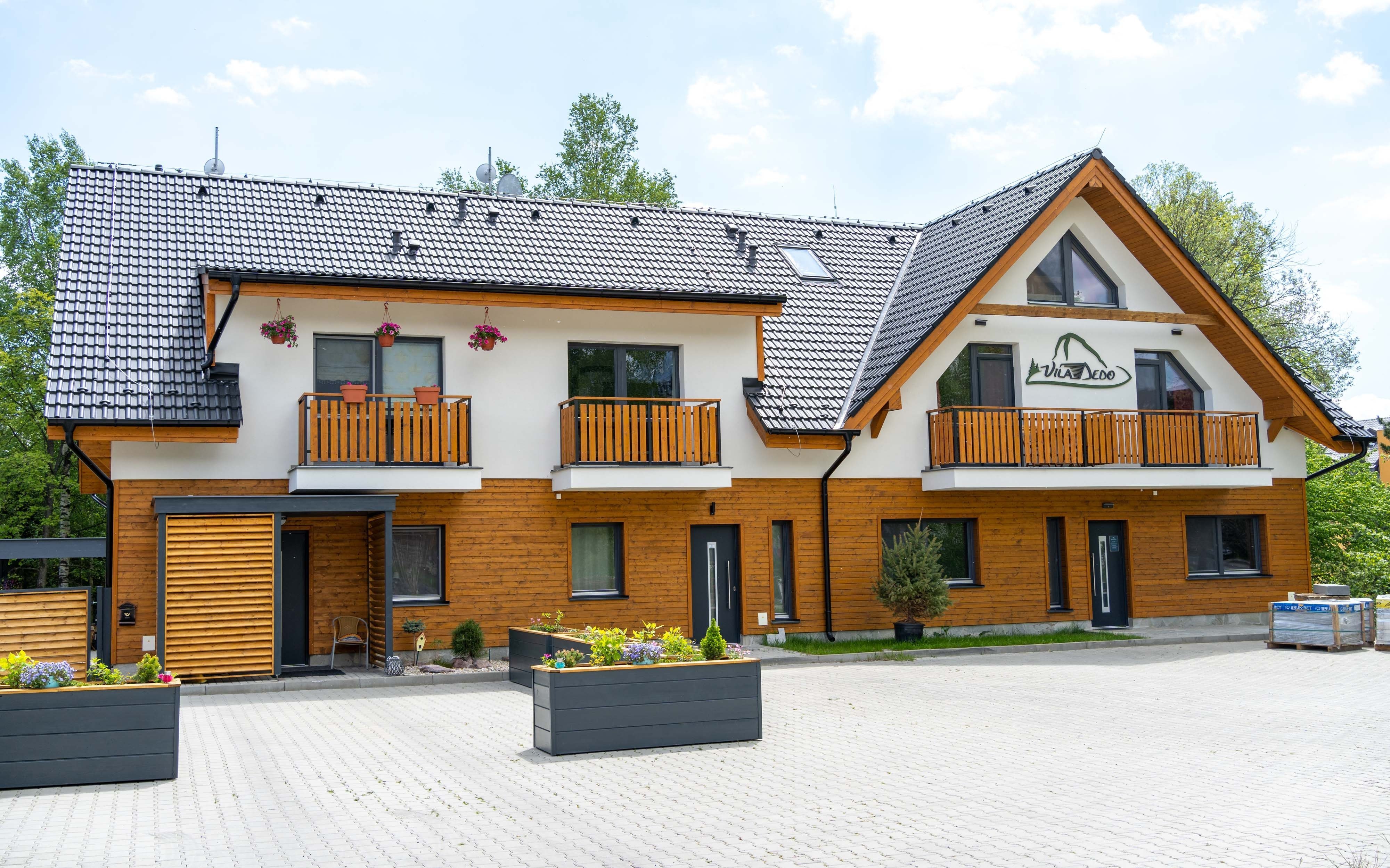 Tatry Wysokie: Pobyt w Willi Dedo *** z kawą i herbatą, możliwość wykupienia posiłków, dzieci do 6 lat gratis
Tatry Wysokie: Pobyt w Willi Dedo *** z kawą i herbatą, możliwość wykupienia posiłków, dzieci do 6 lat gratis