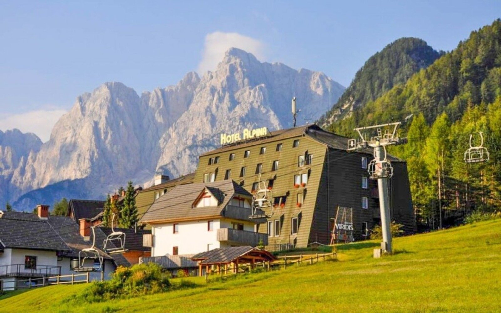 Słowenia blisko jeziora Jasna i PN Triglav: Hotel Alpina *** z obiadokolacją i zniżką do wellness
Słowenia blisko jeziora Jasna i PN Triglav: Hotel Alpina *** z obiadokolacją i zniżką do wellness