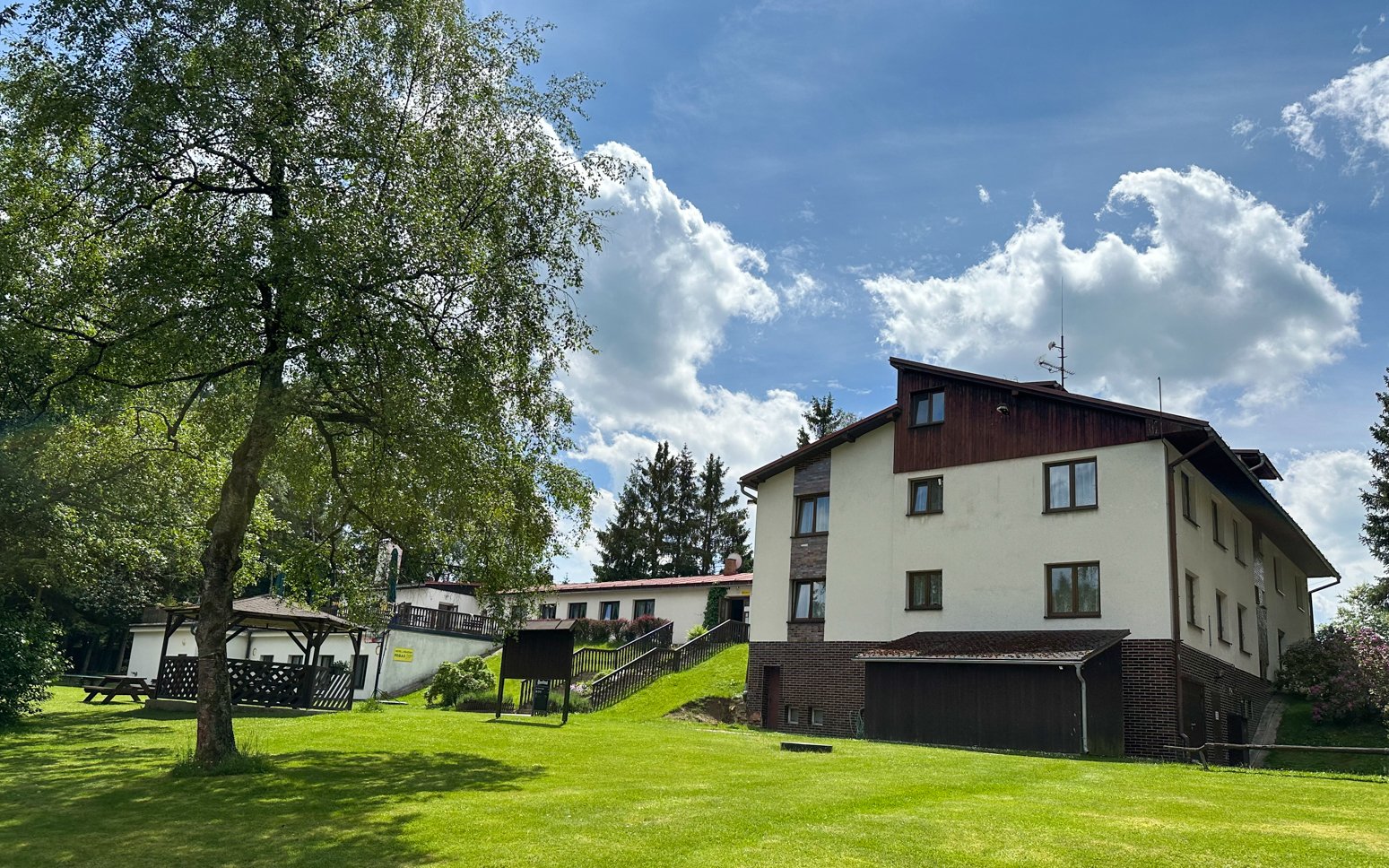 OChK Žďárské vrchy: Pobyt w Hotelu i Pensjonacie Pegas *** z obiadokolacją + zajęcia sportowe i grill
OChK Žďárské vrchy: Pobyt w Hotelu i Pensjonacie Pegas *** z obiadokolacją + zajęcia sportowe i grill