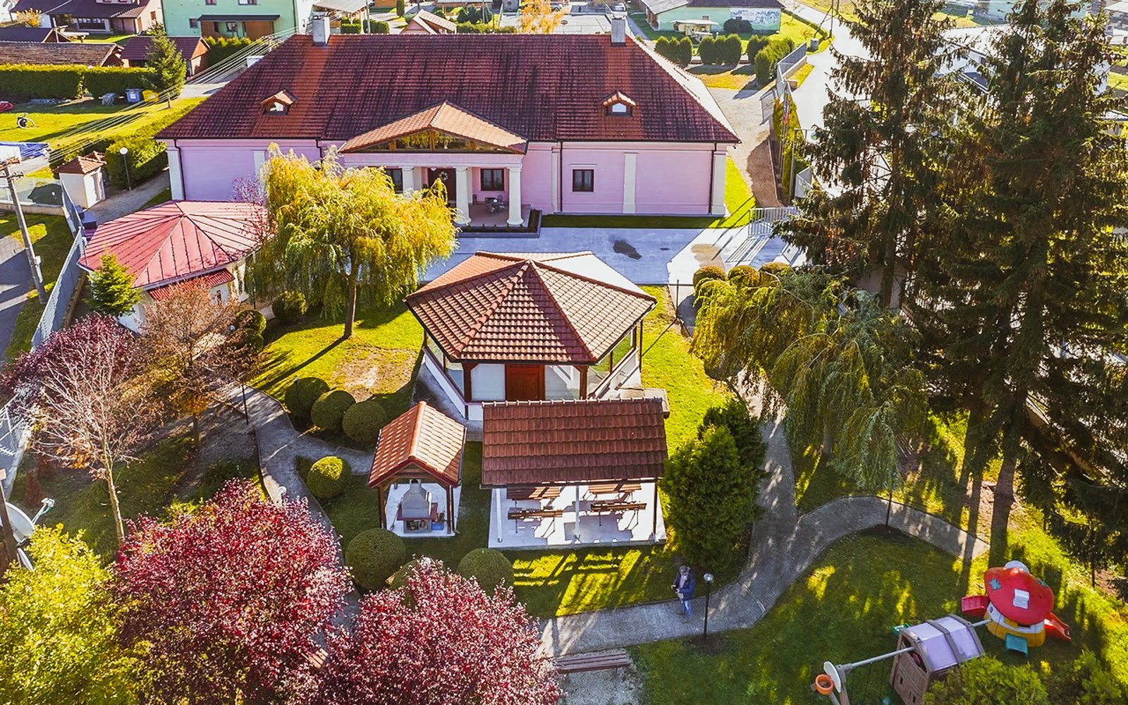 Zamek w pobliżu Besenova i aquaparku Happy Village *** ze śniadaniem i sauną + wypożyczalnia rowerów
Zamek w pobliżu Besenova i aquaparku Happy Village *** ze śniadaniem i sauną + wypożyczalnia rowerów