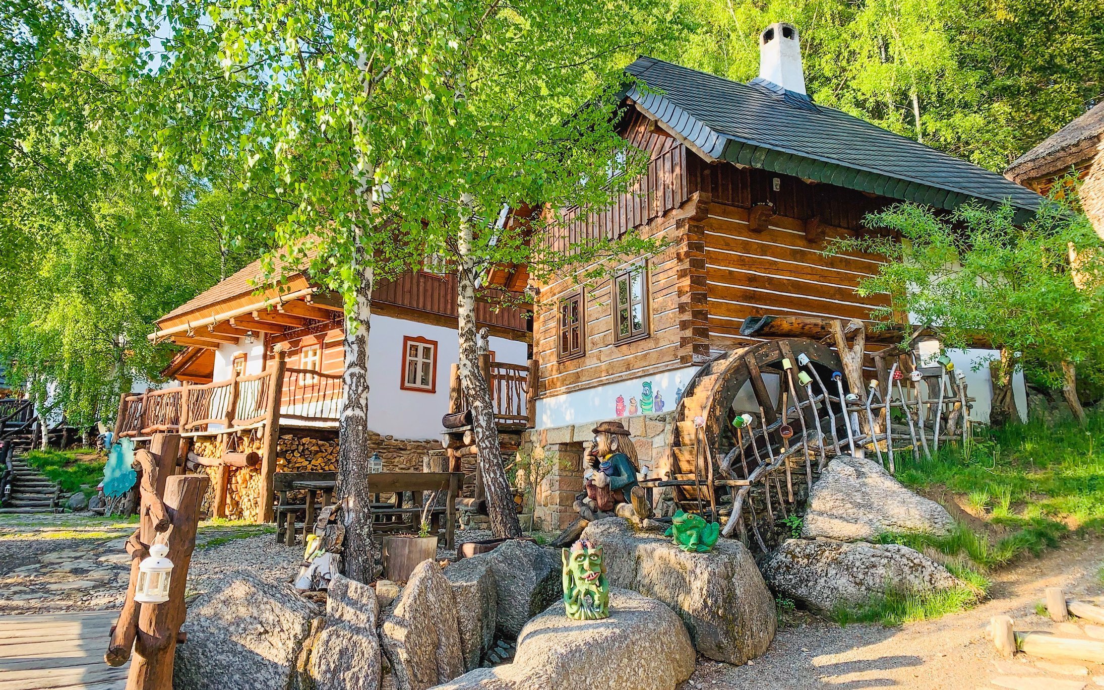 Vysočina: Pobyt w stylowym domku w Bajkowej Wiosce z obiadokolacją, basenem i zniżką + 2 dzieci gratis
Vysočina: Pobyt w stylowym domku w Bajkowej Wiosce z obiadokolacją, basenem i zniżką + 2 dzieci gratis