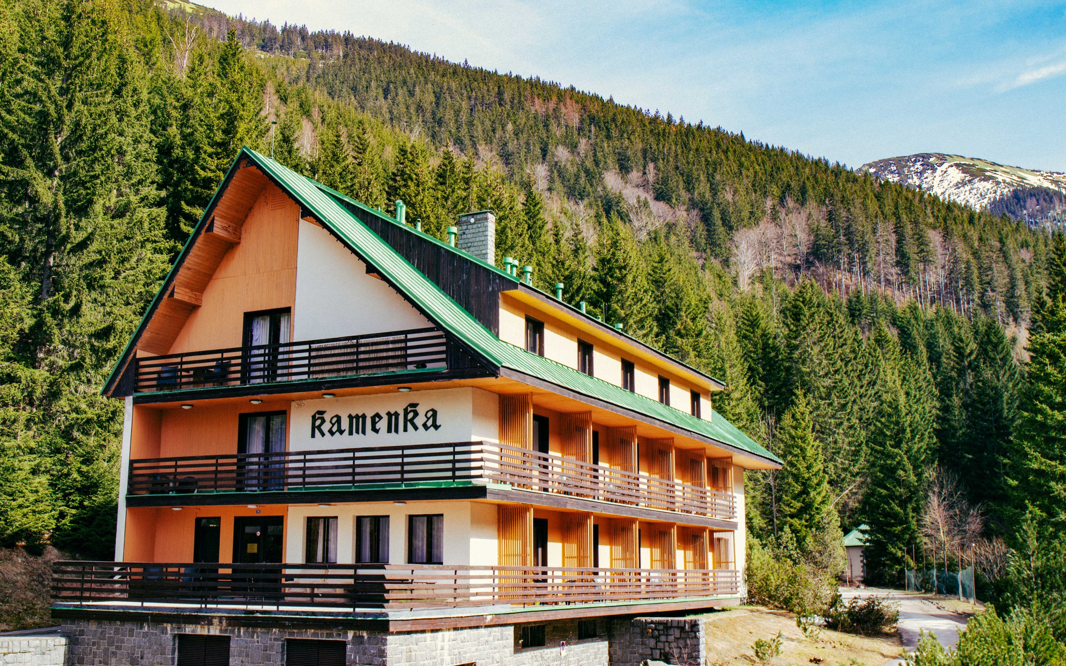 Karkonosze: Špindlerův Mlýn w Hotelu Esprit *** z obiadokolacją, fitness i aktywności (bilard, rzutki)
Karkonosze: Špindlerův Mlýn w Hotelu Esprit *** z obiadokolacją, fitness i aktywności (bilard, rzutki)