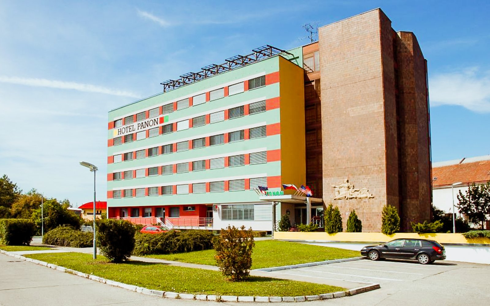 Morawy Południowe: Hodonin w Hotelu Panon *** z obiadokolacją, bogatymi zniżkami na basen, do zoo i muzeów
Morawy Południowe: Hodonin w Hotelu Panon *** z obiadokolacją, bogatymi zniżkami na basen, do zoo i muzeów