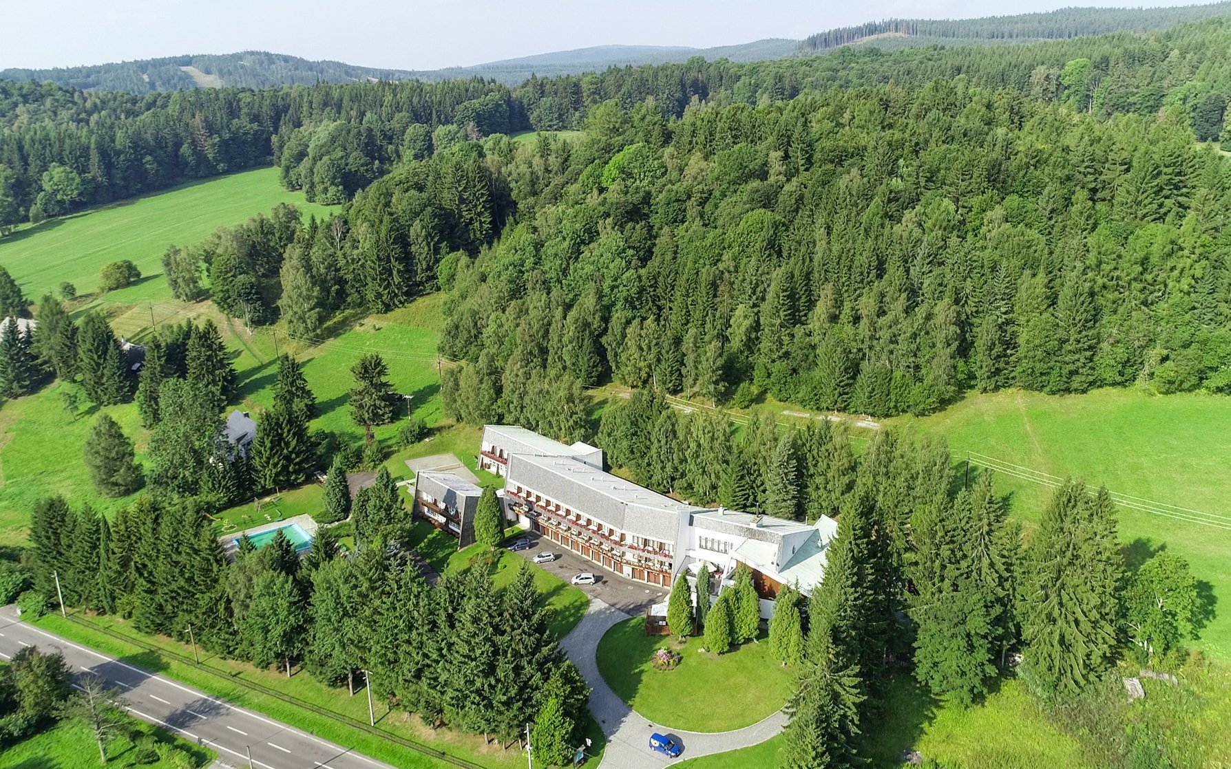 Jesioniki: Mala Morávka w Hotelu Neptun Mountain z obiadokolacją, odkrytym basenem i kominkiem/grillem
Jesioniki: Mala Morávka w Hotelu Neptun Mountain z obiadokolacją, odkrytym basenem i kominkiem/grillem