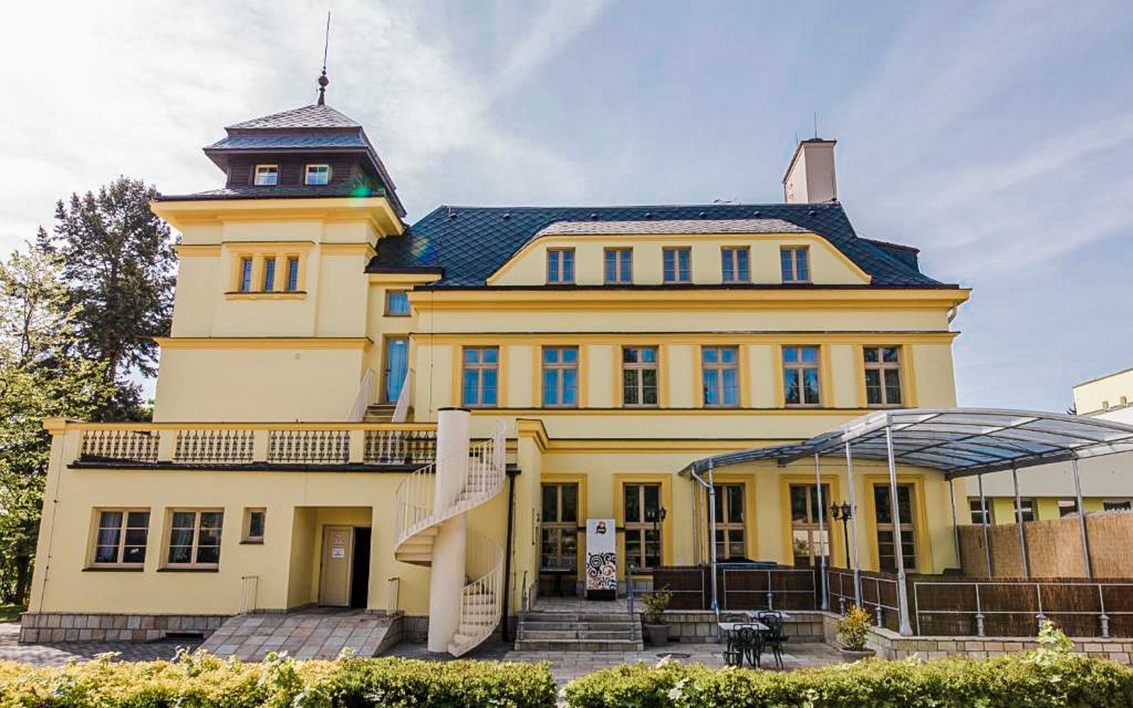 Jíloviště blisko Pragi: Palace Inn Hotel & Grill Restaurant **** ze śniadaniem + prywatne wellness i Prosecco
Jíloviště blisko Pragi: Palace Inn Hotel & Grill Restaurant **** ze śniadaniem + prywatne wellness i Prosecco
